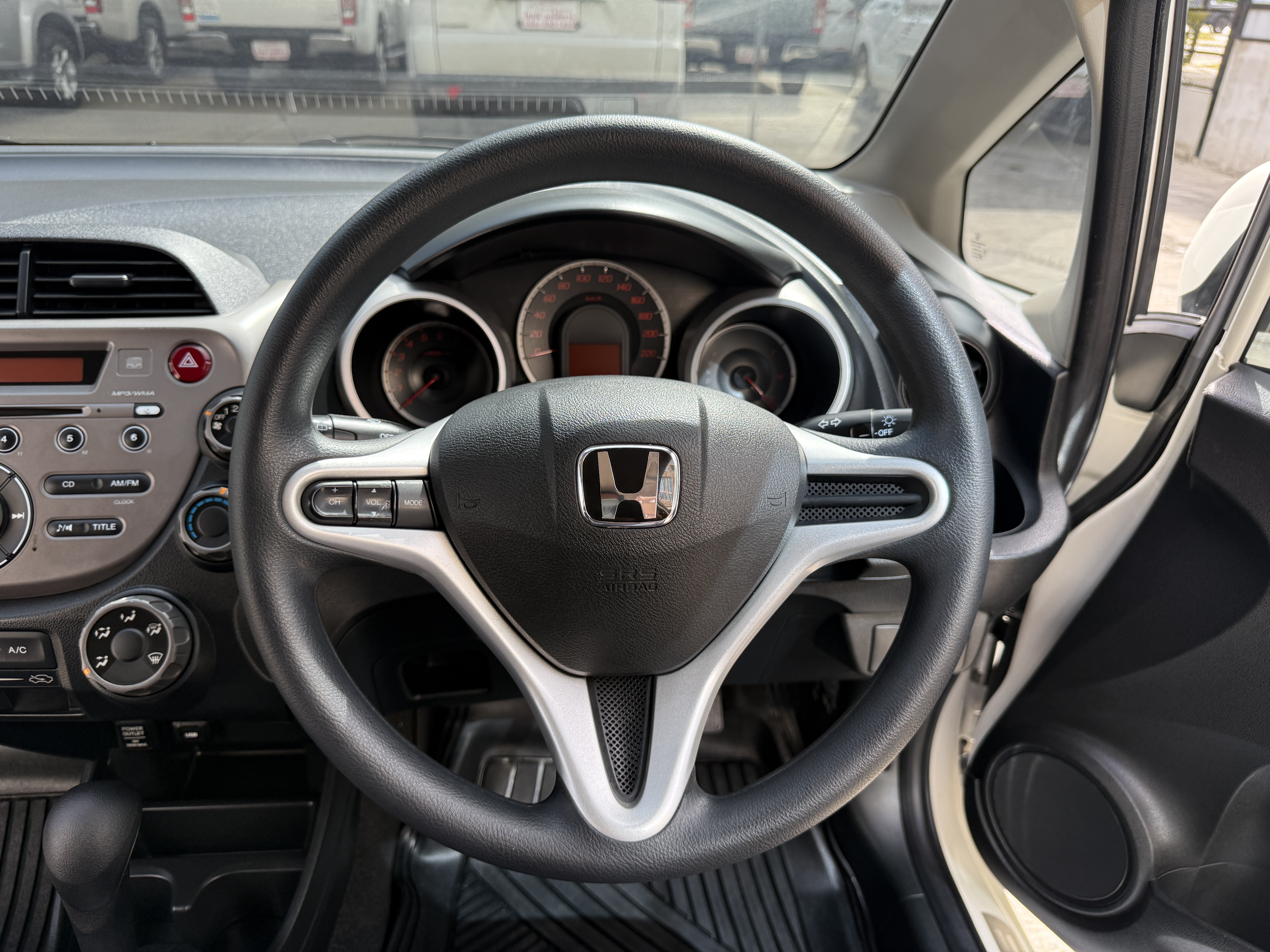 Honda Jazz 1.5 V At 2012 ขาว