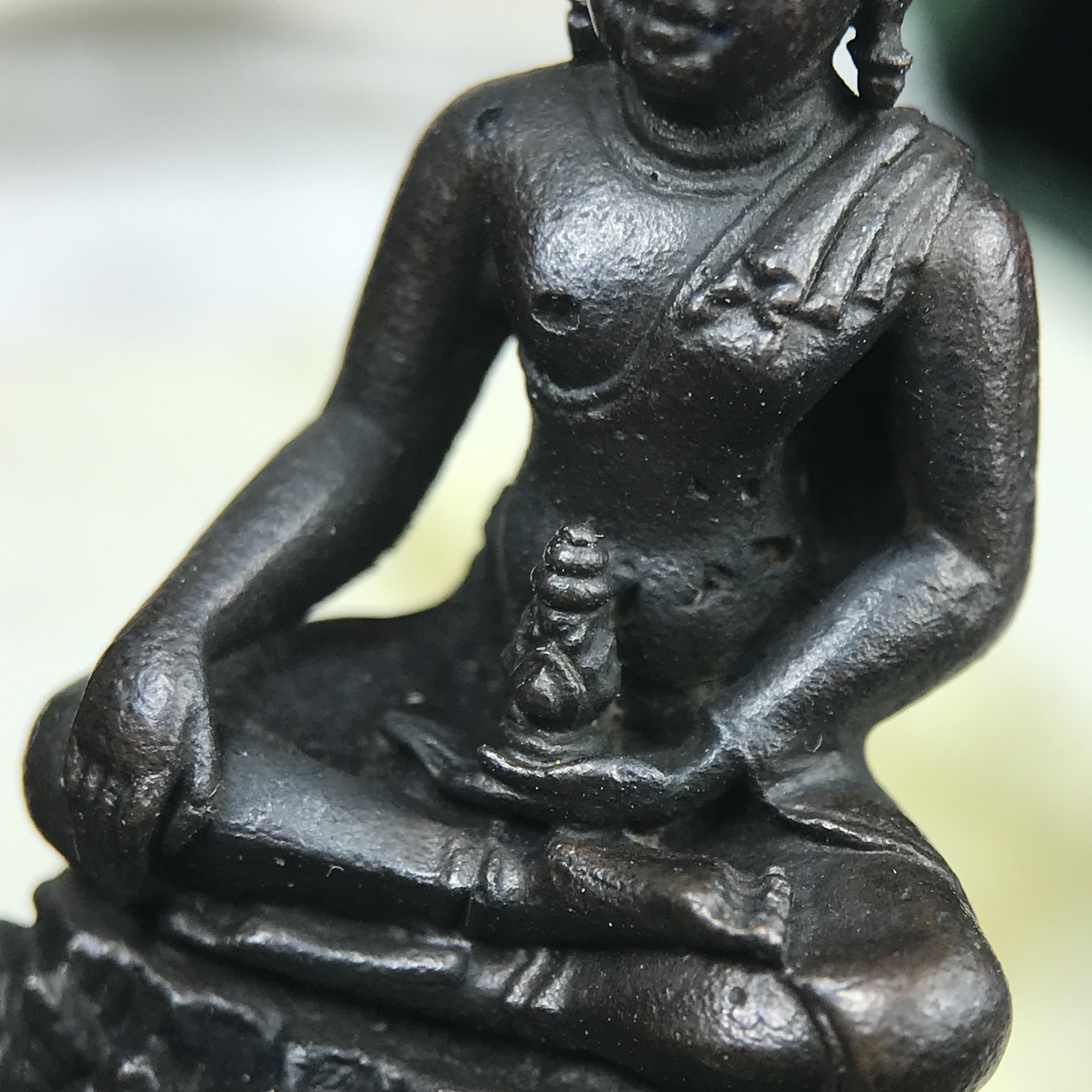 พระกริ่งวาสนา(รุ่นแรก) 80 พรรษา สมเด็จพระสังฆราช (วาสน์) วัดราชบพิธฯ ปี2521 เนื้อนวโลหะ(ตอกโค๊ตพระปิดตา) โดยมีหลวงปู่โต๊ะ วัดประดู่ฉิมพลีร่วมปลุกเสก พร้อมกล่องบรรจุเดิม(รุ่นแรก คอตั้งตรงได้สัดส่วน หายาก)