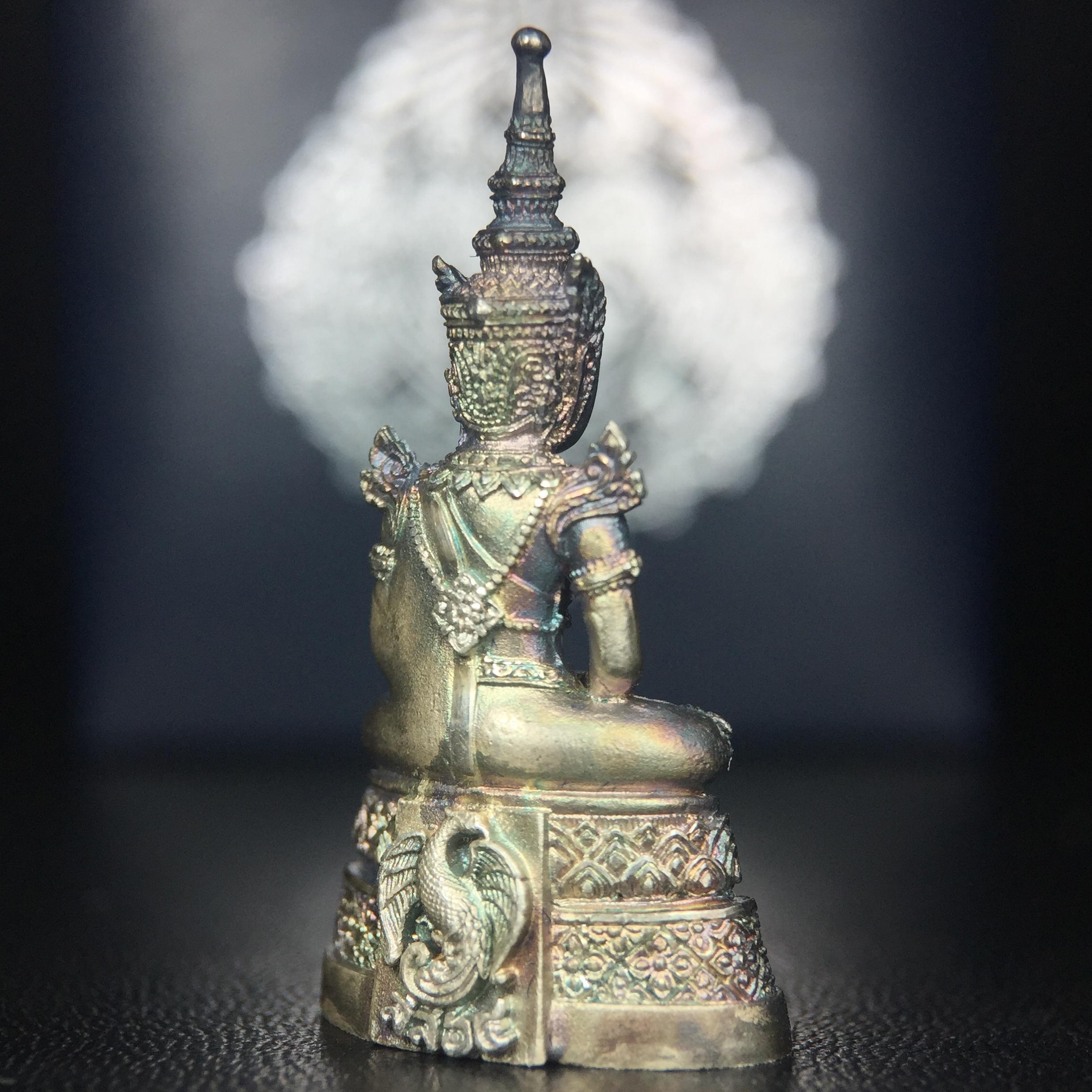 พระแก้วมรกต กรมสรรพสามิตจัดสร้างขึ้นเนื่องในโอกาสครบรอบ 64 ปีของกรมสรรพสามิต และเนื่องในวโรกาสที่พระบาทสมเด็จพระเจ้าอยู่หัวทรงครองราชย์ครบ50ปีเมื่อ พ.ศ.2539 เนื้อเงินทรายนวลขัดเงา(ผิวเดิมๆขึ้นสีรุ้งธรรมชาติสวย(สเน่ห์พระเนื้อเงินสีสันที่ธรรมชาติสรรค์สร้าง)