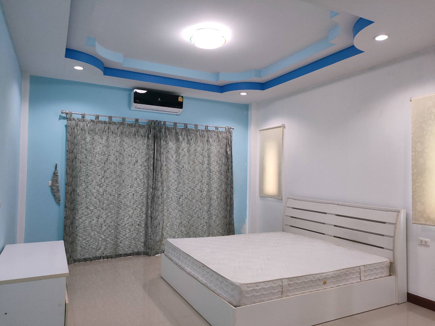 For Rent : Thalang, 2-Storey Commercial Building, 3 Rooms