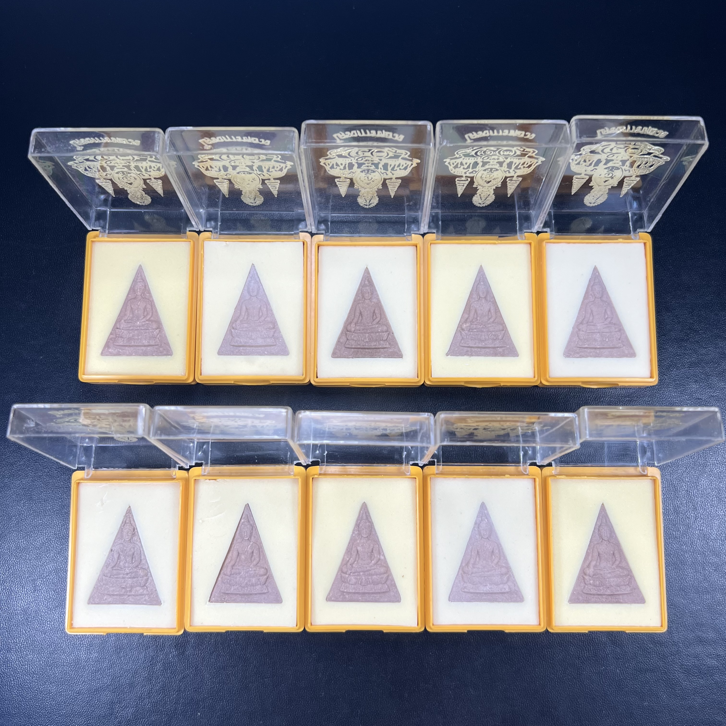 พระพุทธนวราชบพิตร พระพิมพ์จิตรลดา เนื้อผง โครงการหลวง ปี 2539 จัดสร้างในปีมหามงคลกาญจนาภิเษกในหลวงรัชกาลที่ 9 ครองศิริราชย์ครบ 50 ปี คัดสวย พร้อมกล่องบรรจุเดิม พิธีใหญ่ ปลุกเสกวัดพระแก้ว(พิธีดี มวลสารมงคล)