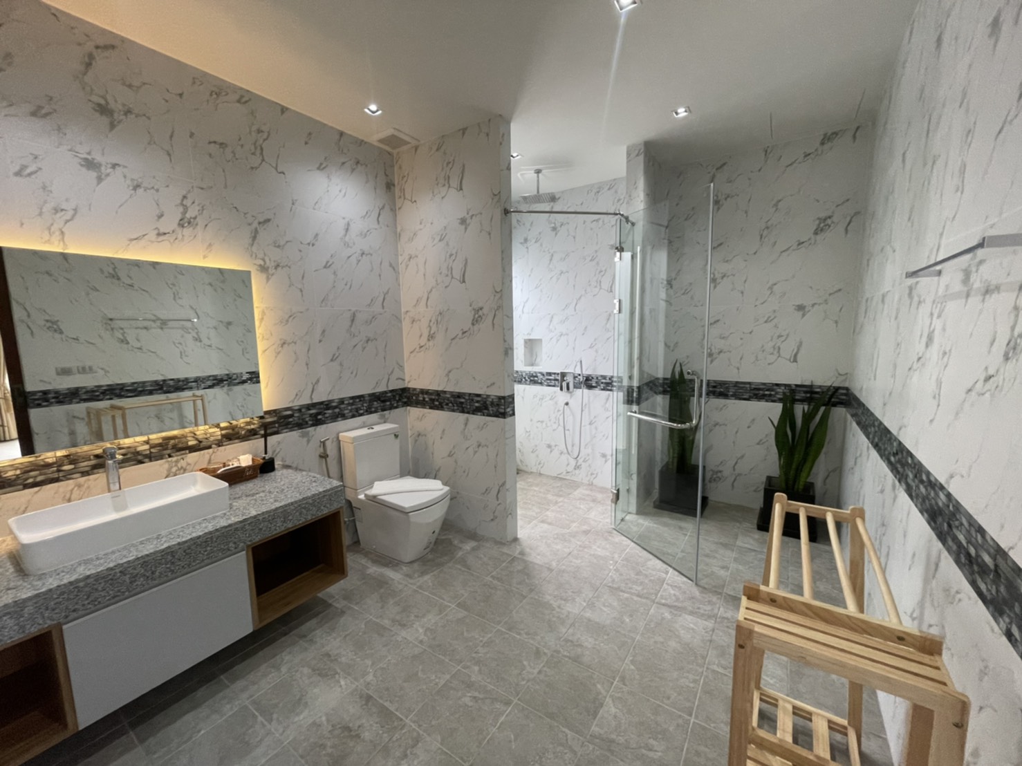 For Rent : Rawai, Luxury New Pool Villa, 2 Bedrooms 2 Bathrooms, Garden view.