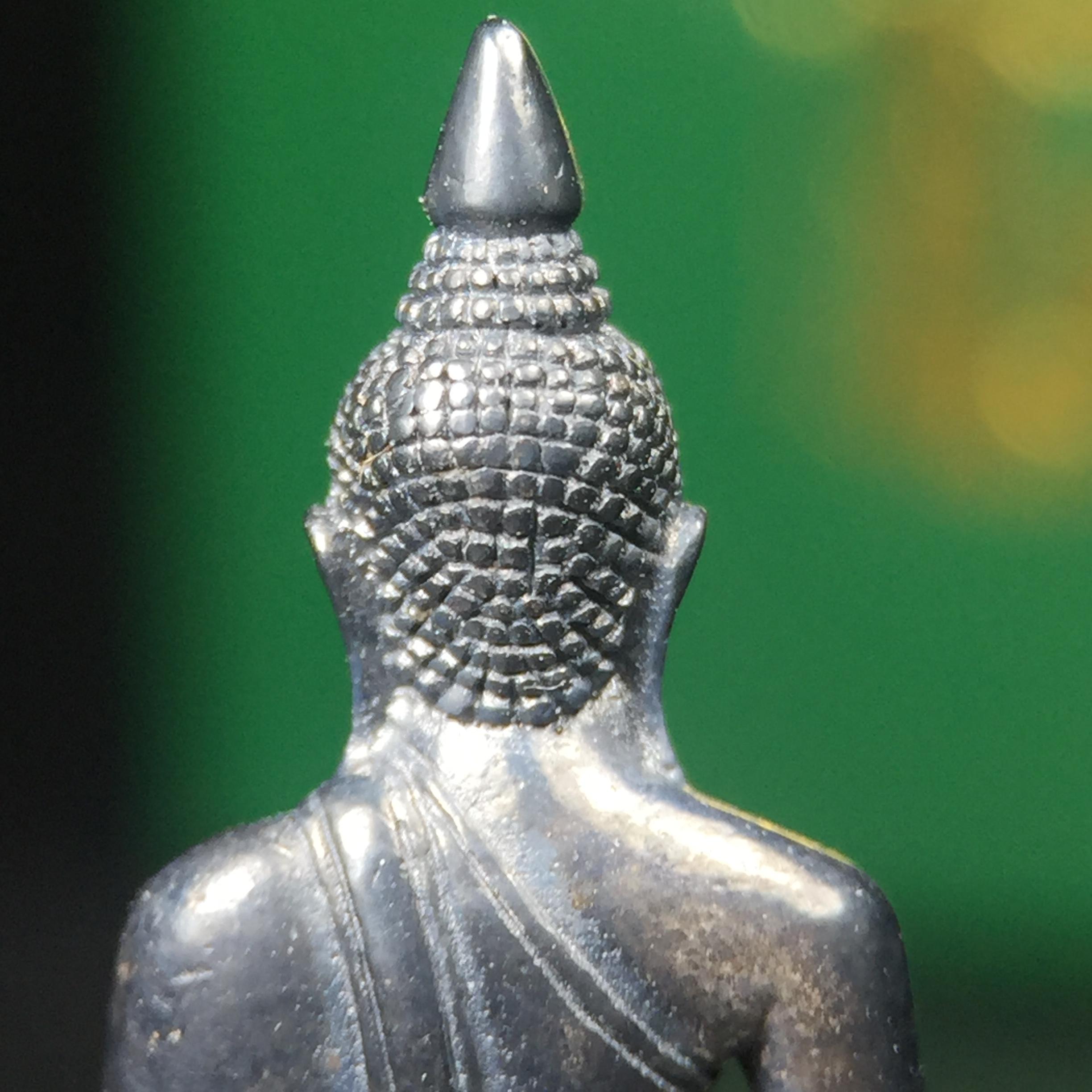 พระพุทธโสธร รุ่น กศก. 120 ปี เนื่องในโอกาสครบ 120 ปี กรมศุลกากร กระทรวงการคลัง จัดสร้าง ปี 2537 เนื้อเงินบริสุทธิ์ 99.9% ผิวขัดเงาลงดำ(งานบริษัท แพรนด้า จิวเวลรี่)สวยงดงาม ทรงคุณค่า