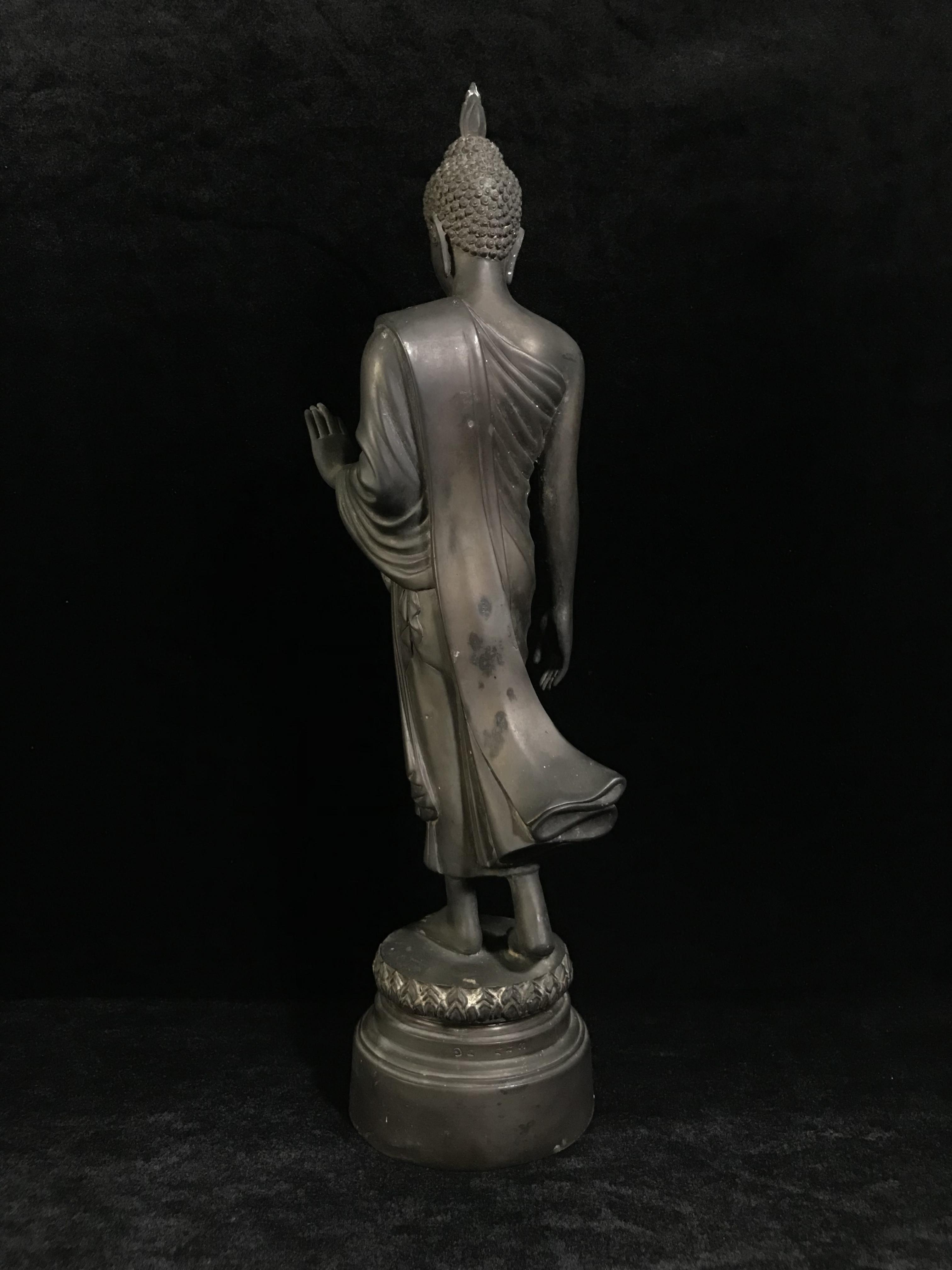 พระบูชา 25พุทธศตวรรษ พระศรีศากยะทศพลญาณ ประธานพุทธมณฑลสุทรรศน์ ปี 2531 ตราสัญลักษณ์พระราชพิธีรัชมังคลาภิเษก ปี 2531 หมายเลข (๑๕)๕๘๓ ขนาดความสูง 15 นิ้ว รวมฐานสูง 18 นิ้ว(นิยมหายาก)