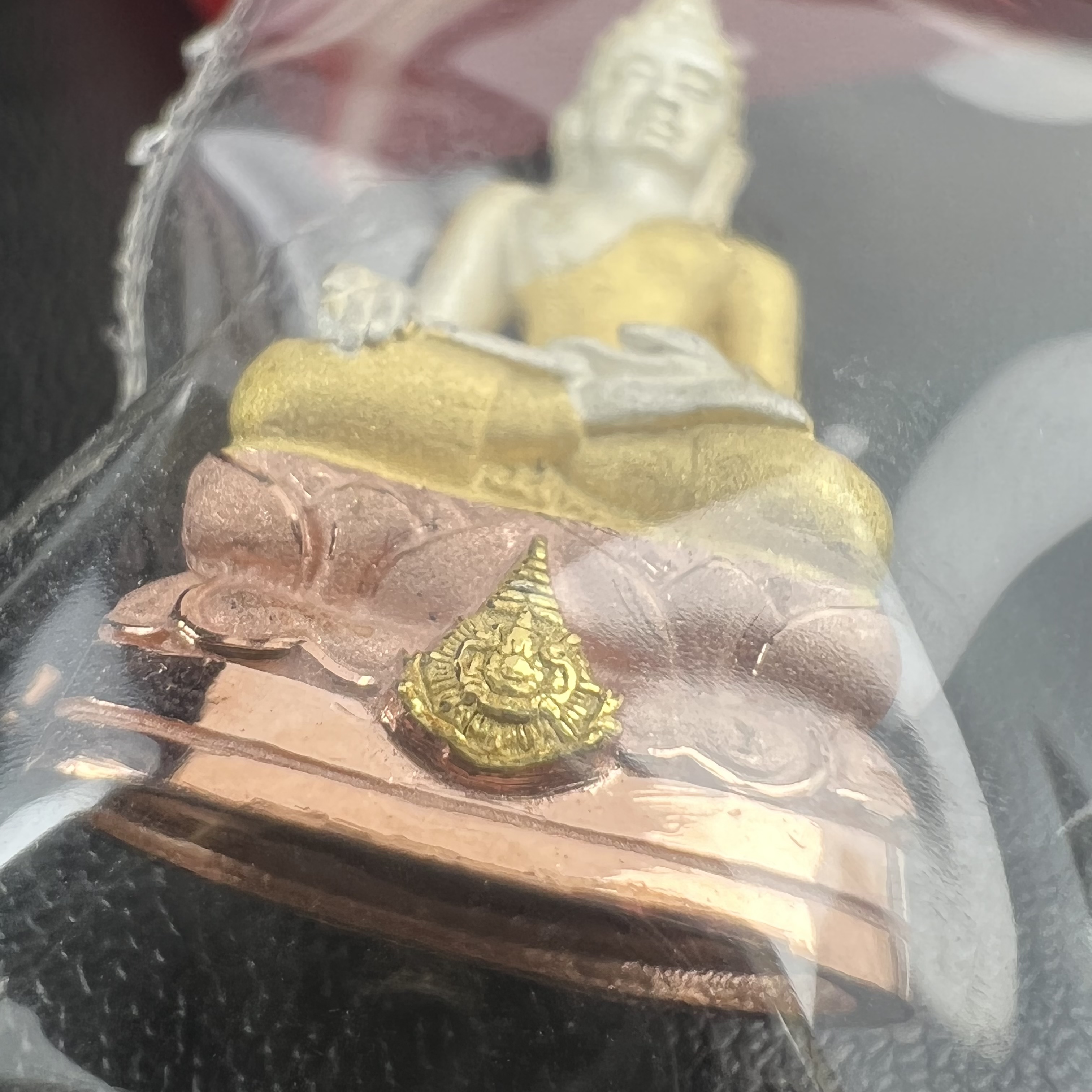 พระไพรีพินาศ รุ่นมหามงคล 72 พรรษา (6 รอบ) ในหลวงรัชกาลที่9 ปี2542 พิมพ์ใหญ่ เนื้อเงินบริสุทธิ์ 99.9% ชุบสามกษัตริย์แบบพ่นทรายขัดเงาบางส่วน(สภาพสวยซีนซองเดิมกล่องบรรจุเดิมครบสมบูรณ์)1 ใน 1500 องค์