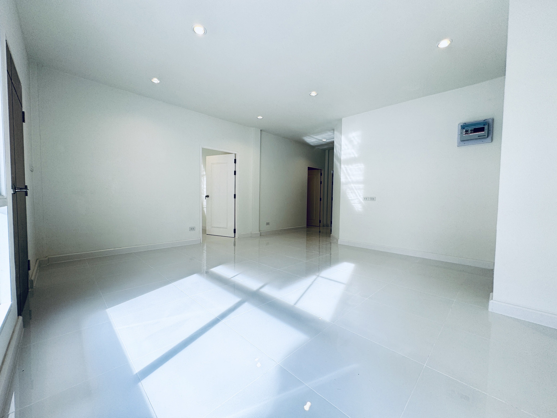 For Sale : Bypass, One-story semi-detached house, 3 Bedrooms 2 Bathrooms