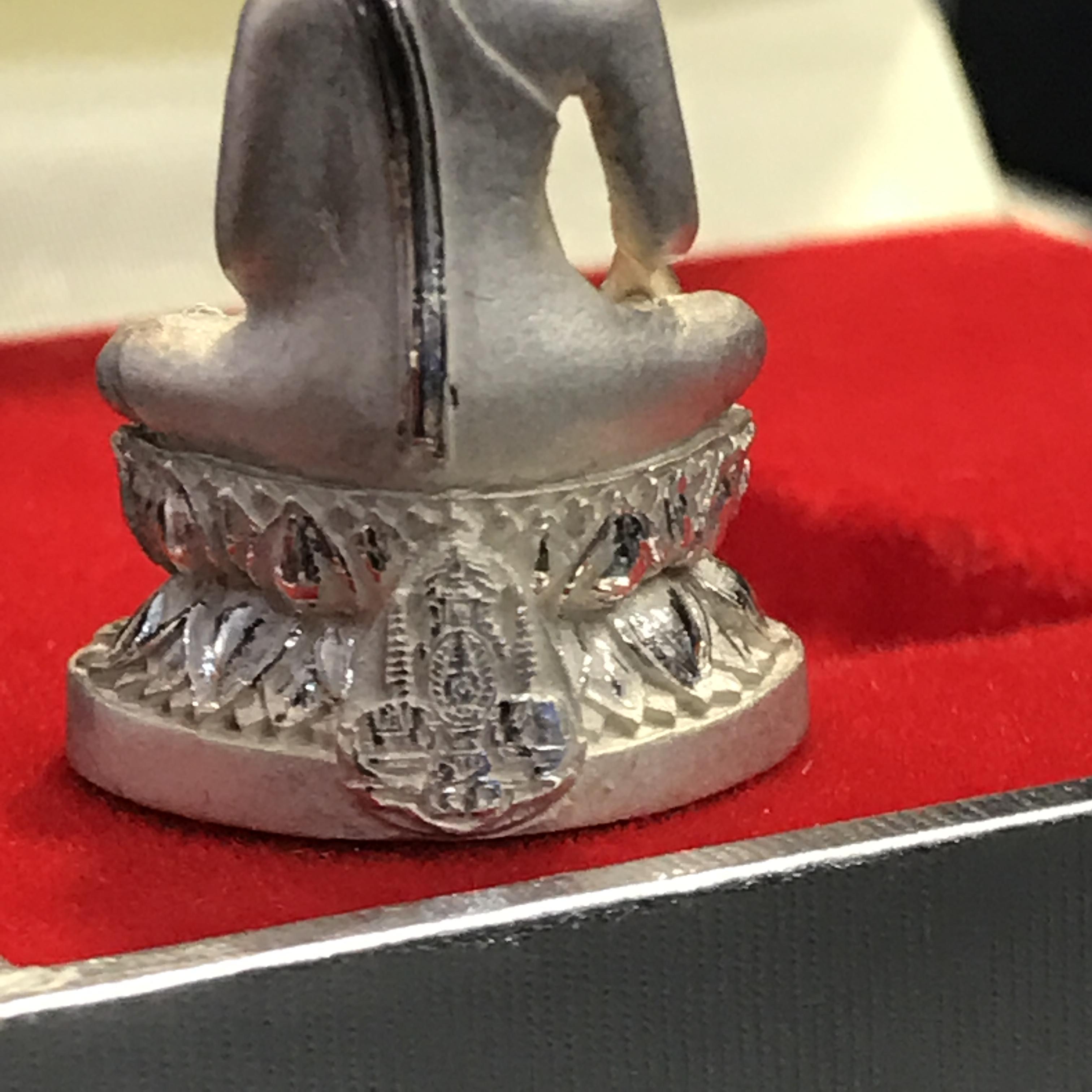 พระกริ่งพระพุทธนวราชบพิตร ปี2540 เนื้อเงินพร้อมกล่องบรรจุเดิม