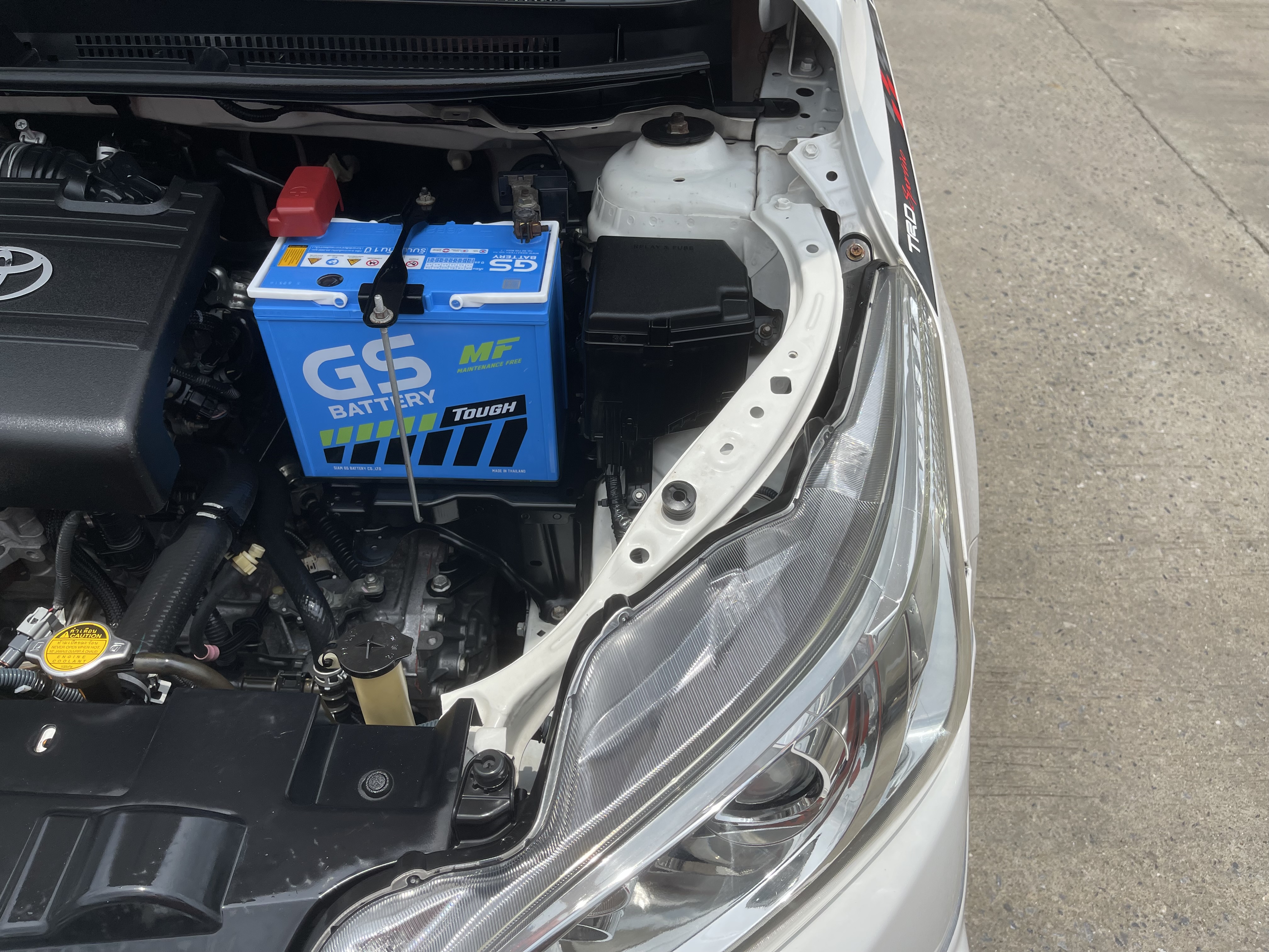 Toyota Yaris 1.2 TRD Sportivo At 2015 ขาว