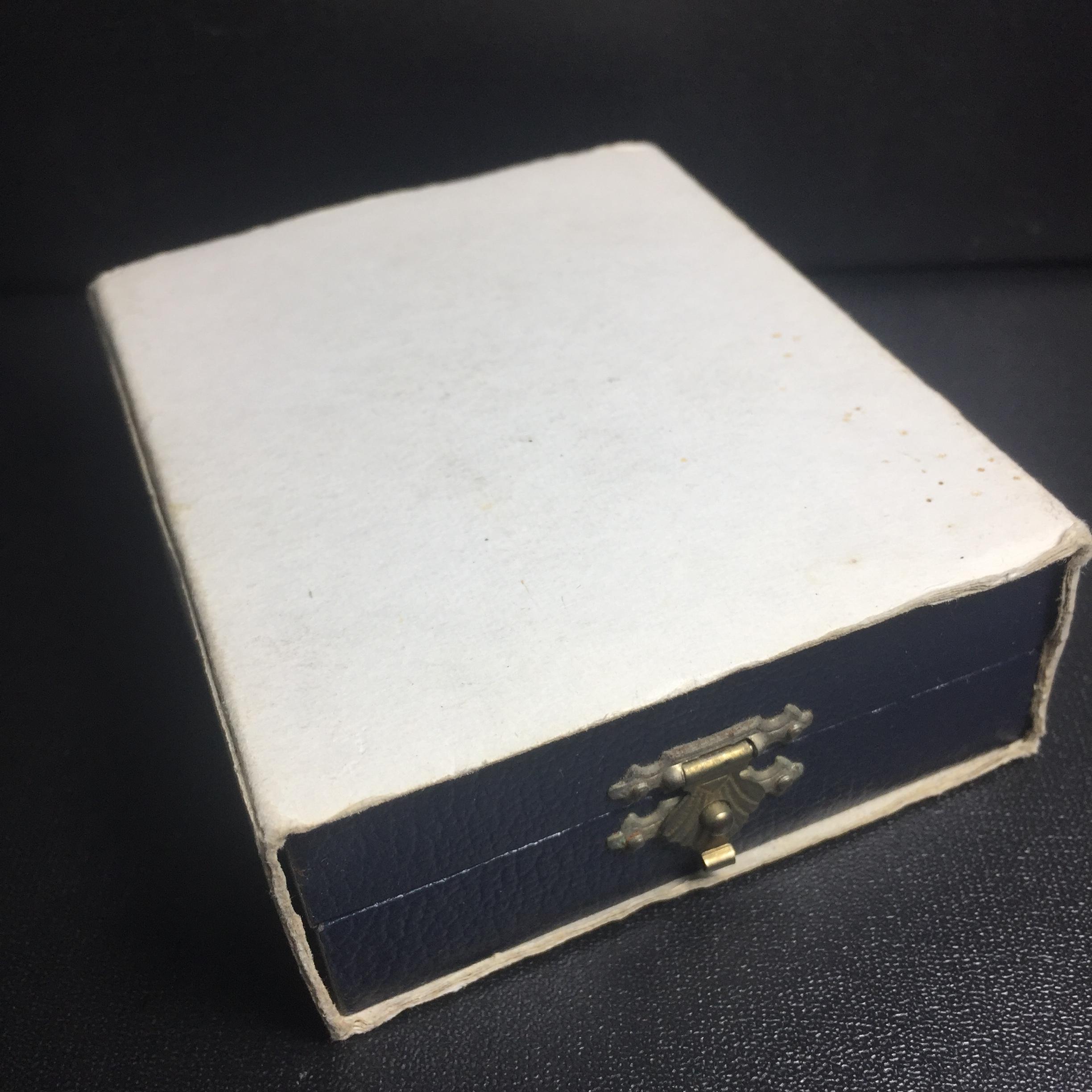 พระกริ่ง-พระชัยวัฒน์ "บูชาพระคุณ" 90 พรรษา 3 ตุลาคม 2546 สมเด็จพระญาณสังวร สมเด็จพระสังฆราชฯ วัดบวรนิเวศวิหาร(ตอกโค๊ดพร้อมหมายเลข ๗๙)(ที่สุดแห่งกริ่งที่มีขั้นตอนกระบวนการจัดสร้างตามโบราณประเพณีและมวลสารบรรจุในองค์พระกริ่งแห่งยุค)หายากมาก!!!!