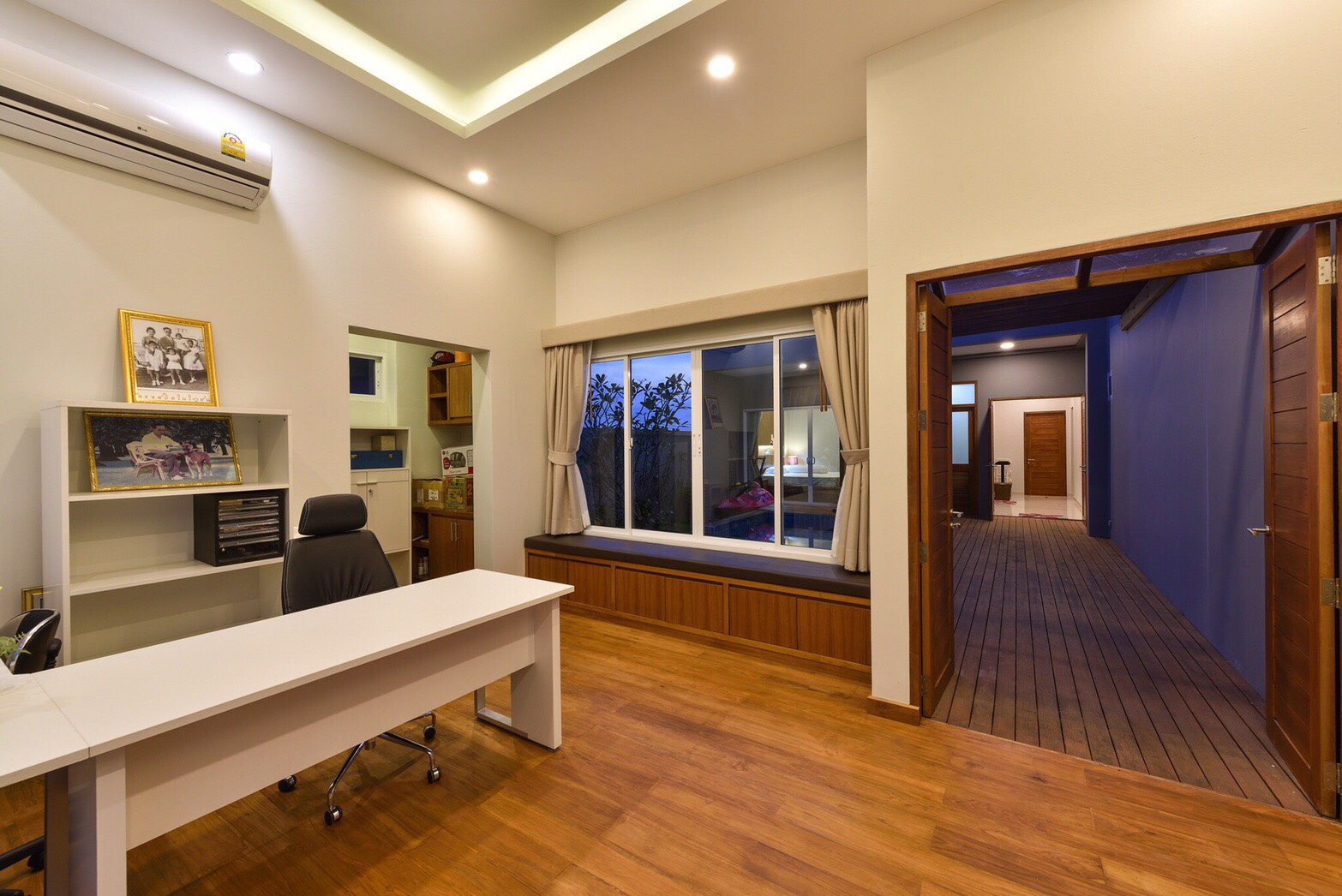 For Sales/Rent : 4 bed room private poool villa tropical modern style locate in Bandon-Cherntalay road.