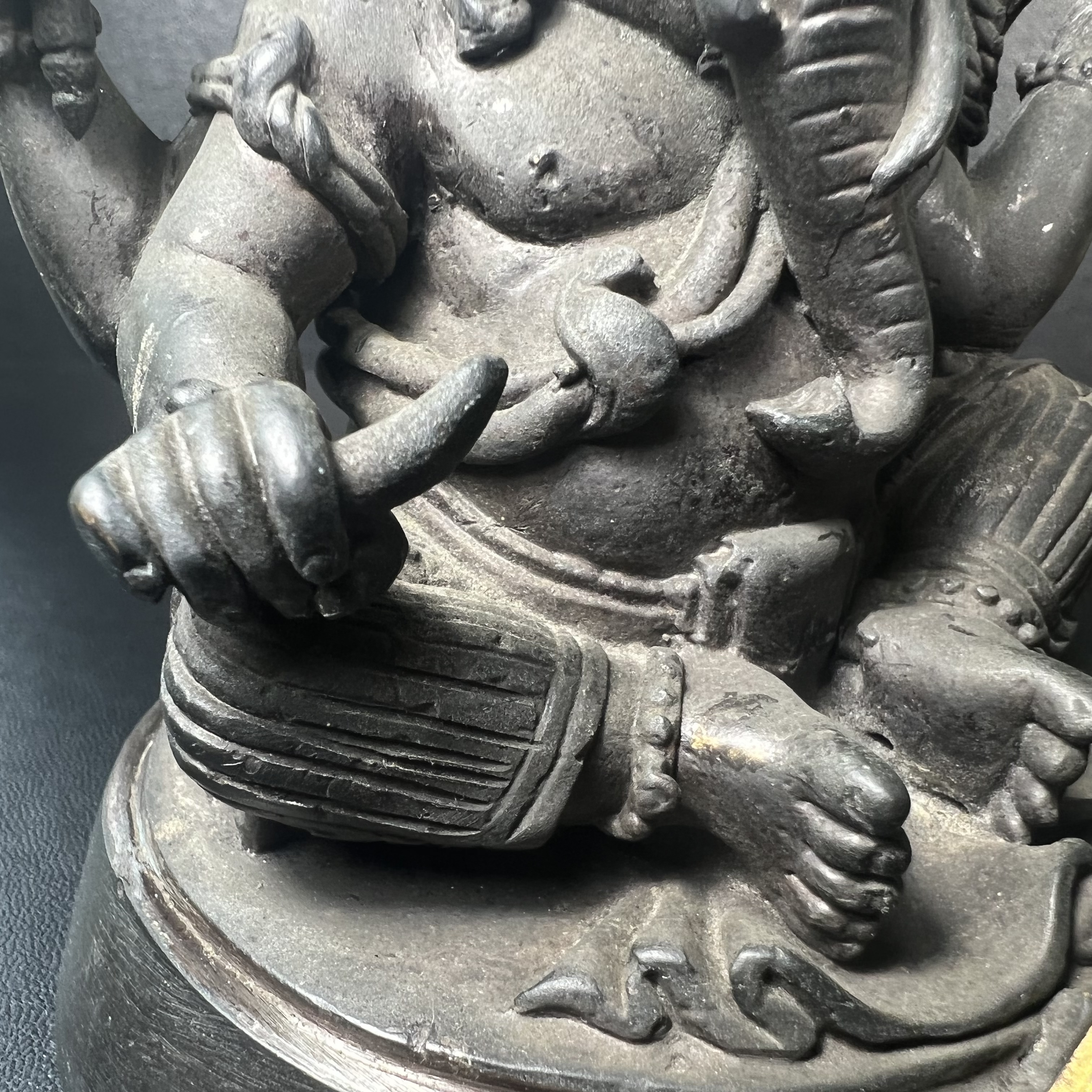 พระพิฆเนศ กรมศิลปากร ปี2547 ขนาดบูชาหน้าตัก 3 นิ้ว โลหะผสมเนื้อดี มีโค๊ดหมายเลขกำกับNo.993 (1 ใน 5000 องค์)รุ่นยอดนิยมหายาก