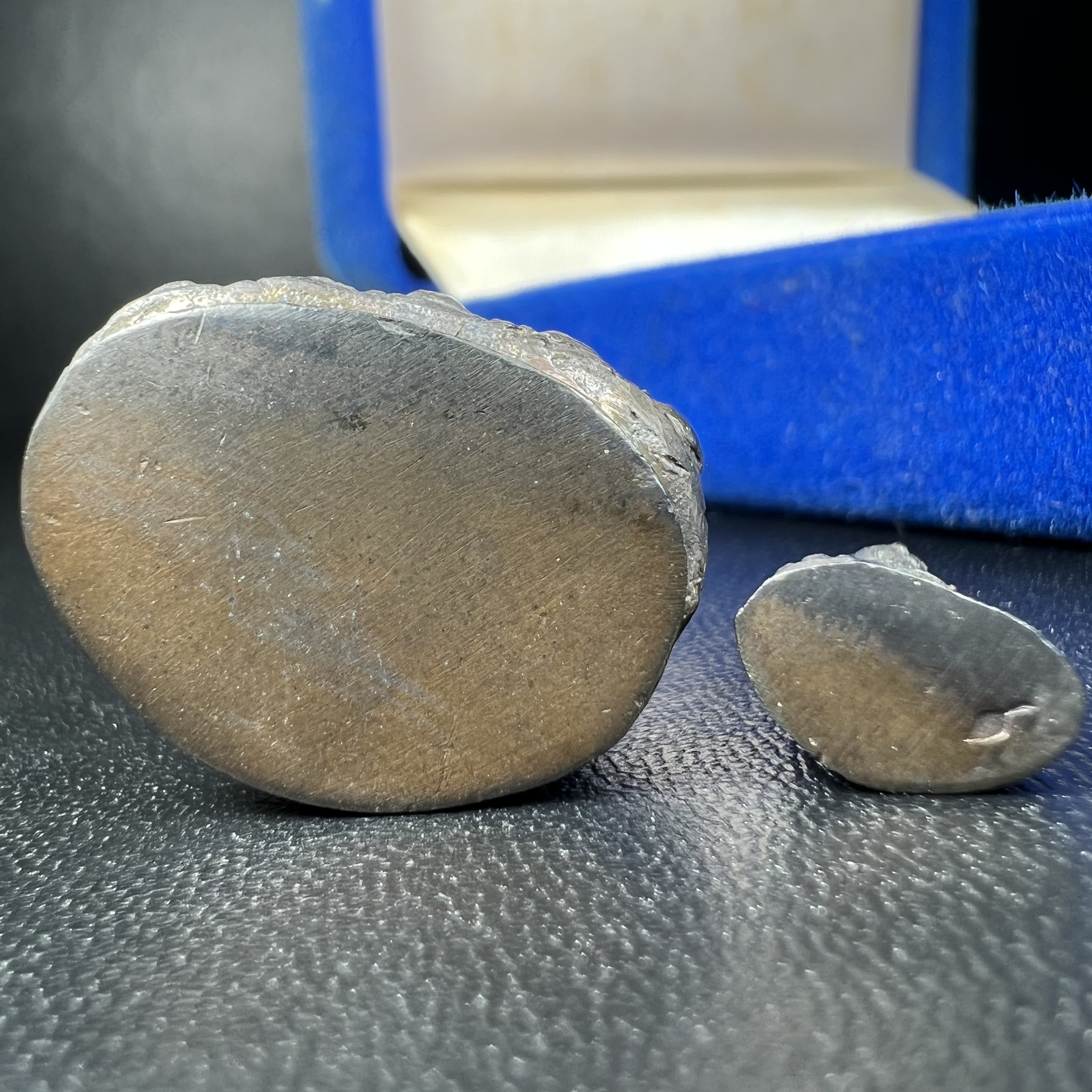 พระกริ่ง-พระชัยวัฒน์ 90พรรษาสมเด็จย่า ปี2533 เนื้อนวโลหะ(ในหลวงรัชกาลที่9เสด็จในพิธี)(1 ใน 3000 ชุด) หายาก