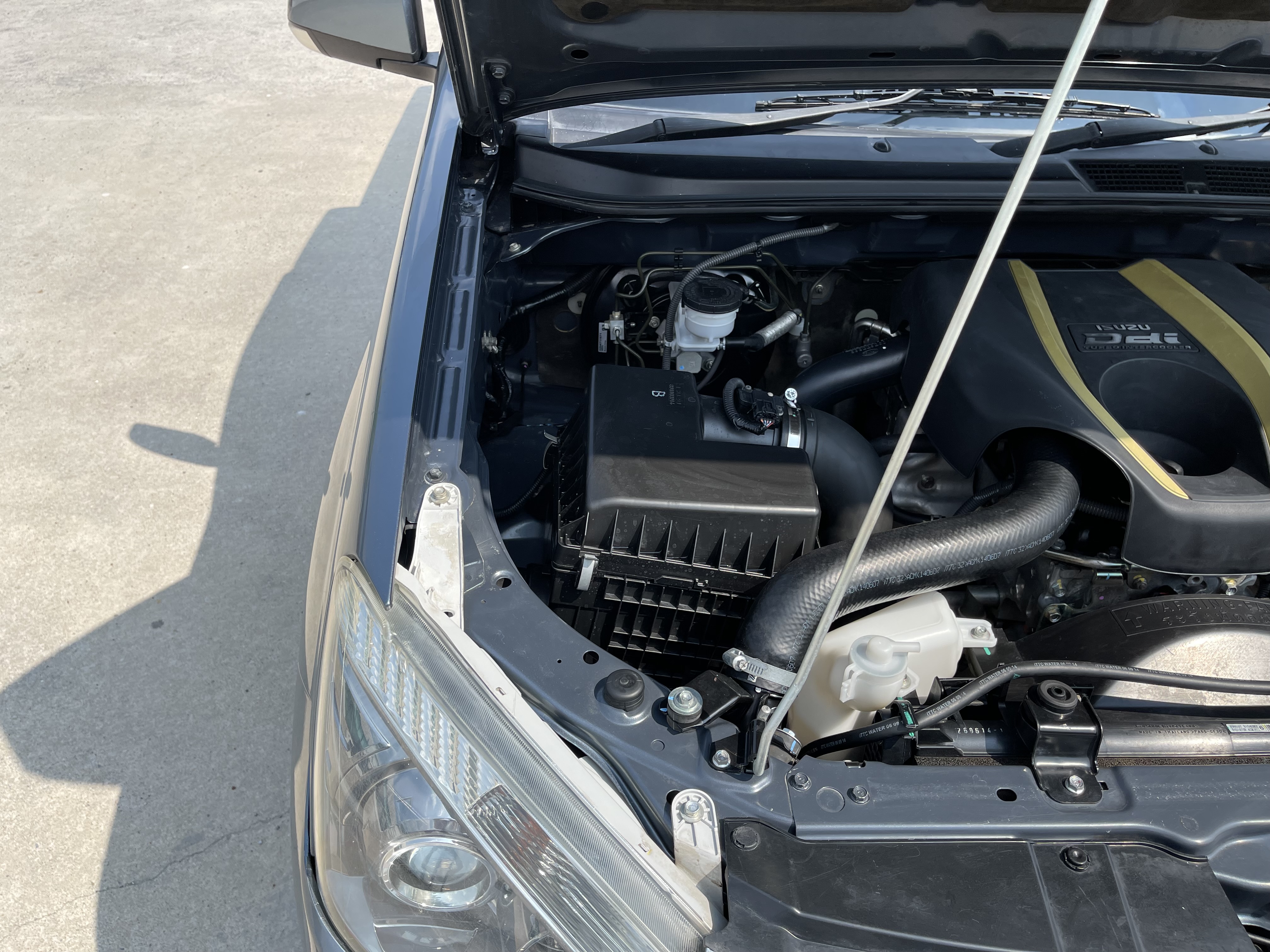 Isuzu Dmax All New Cab 2.5 L 2015 เทา