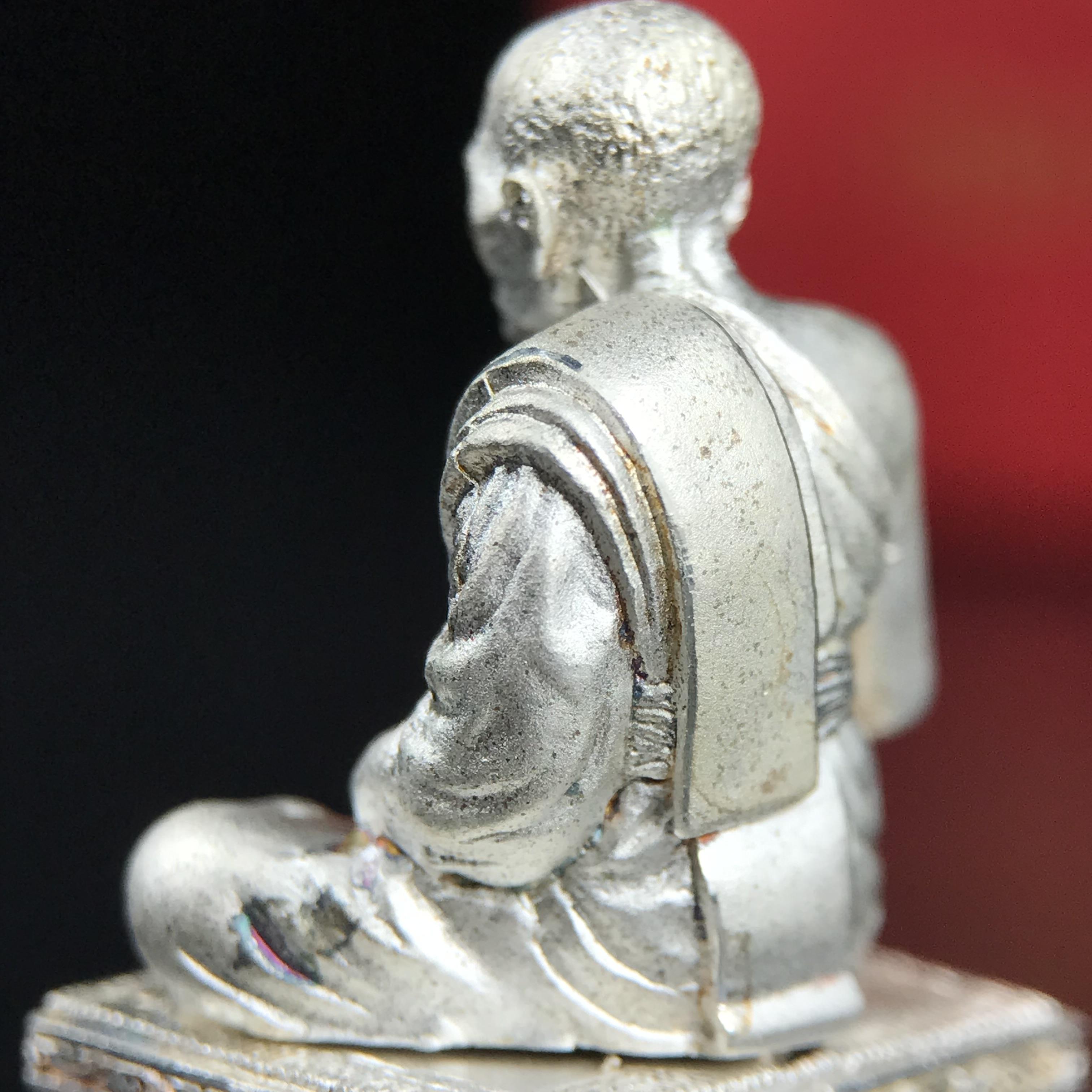 รูปหล่อหลวงพ่อเงิน วัดบางคลาน จ.พิจิตร พิมพ์หน้าเหมือนหลวงพ่อ "รุ่น 91 ปี กรมเสมียนตรา" กระทรวงกลาโหมจัดสร้างในปี 2543 พุทธาภิเษกใหญ่ 3 วัด 3พิธีวัดสุทัศน์ /วัดบางคลาน/วัดพระแก้ว เนื้อเงินปัดเงา(หายาก) พุทธศิลป์งดงามมากหายาก(ตอกโค๊ตหมาย ๑๖)