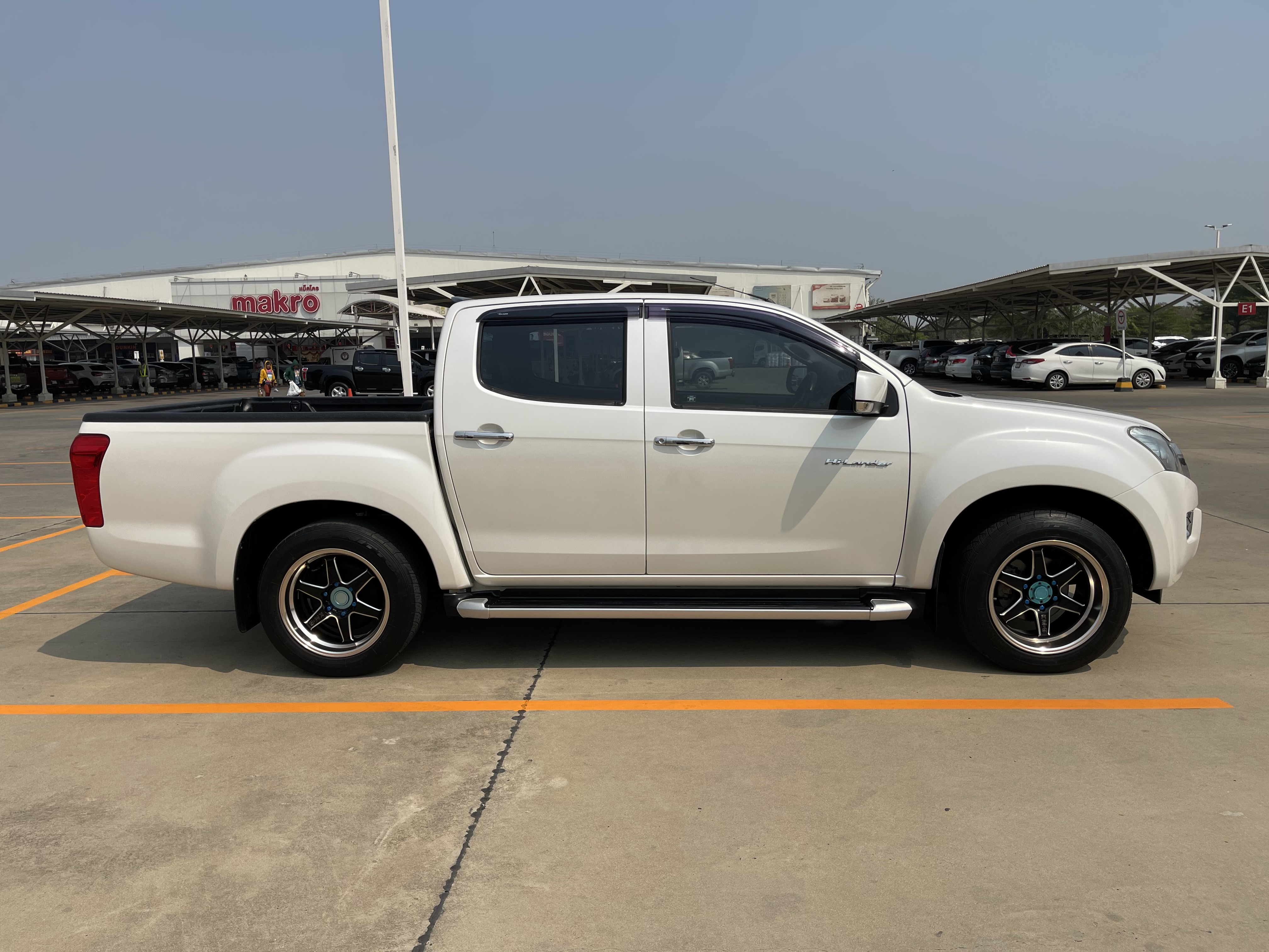 Isuzu Dmax All New 4ประตู Hilander 2.5 Vgs Z Dvd 2015 ขาวมุก