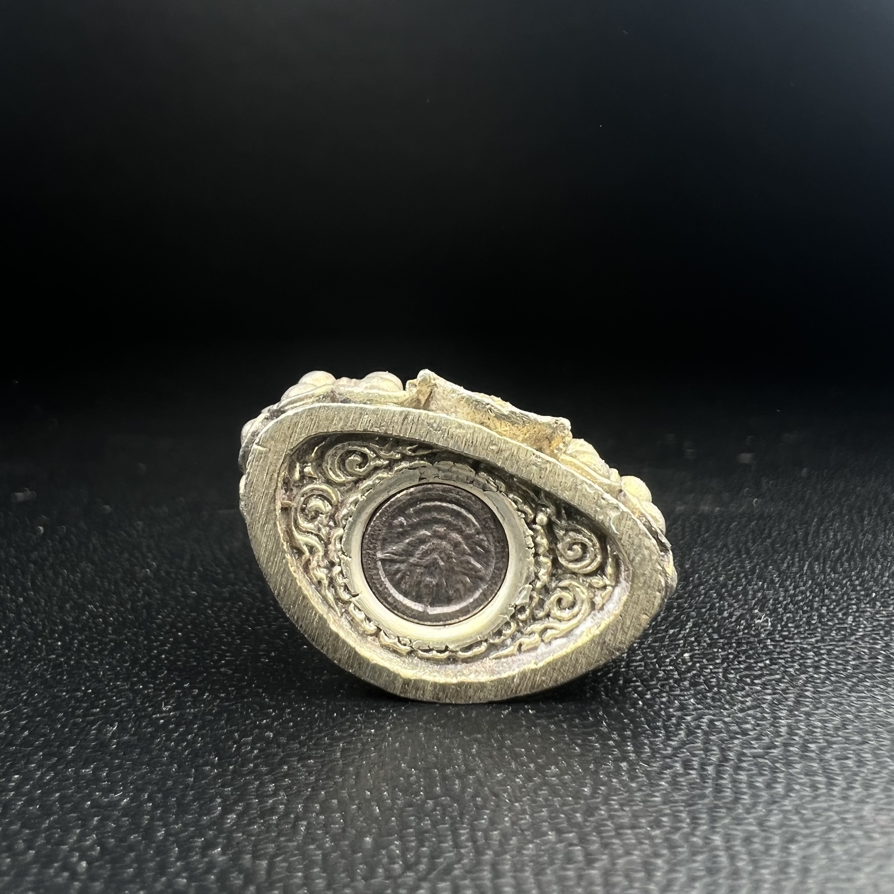 พระกริ่งศิรากาศ ภปร.(วัตถุมงคล"คุ้มเกล้าฯ") โรงพยาบาลภูมิพล เนื้อเงินพิมพ์หน้าไทย (ในหลวงรัชกาลที่9เสด็จเททอง)(พิธีใหญ่)(นิยม)