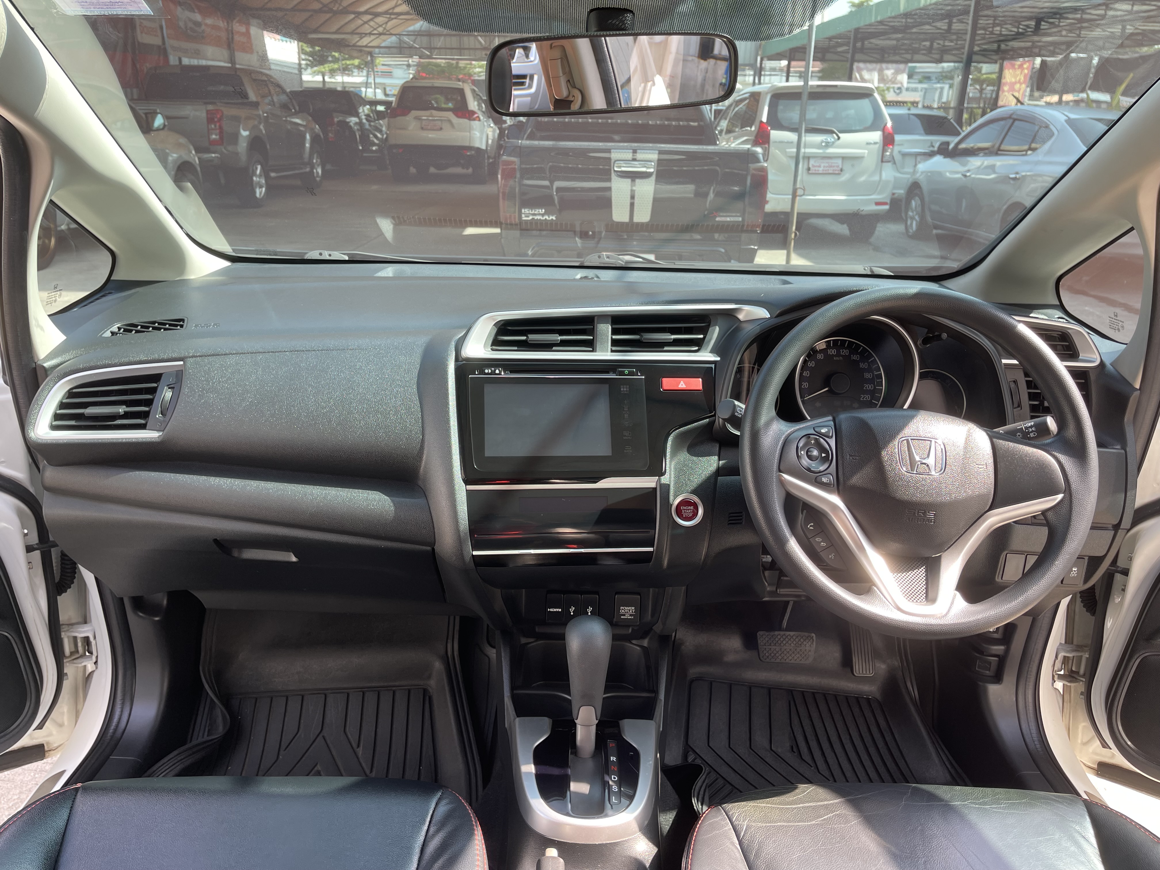 Honda Jazz 1.5 V+ At ปี 2016 ขาว