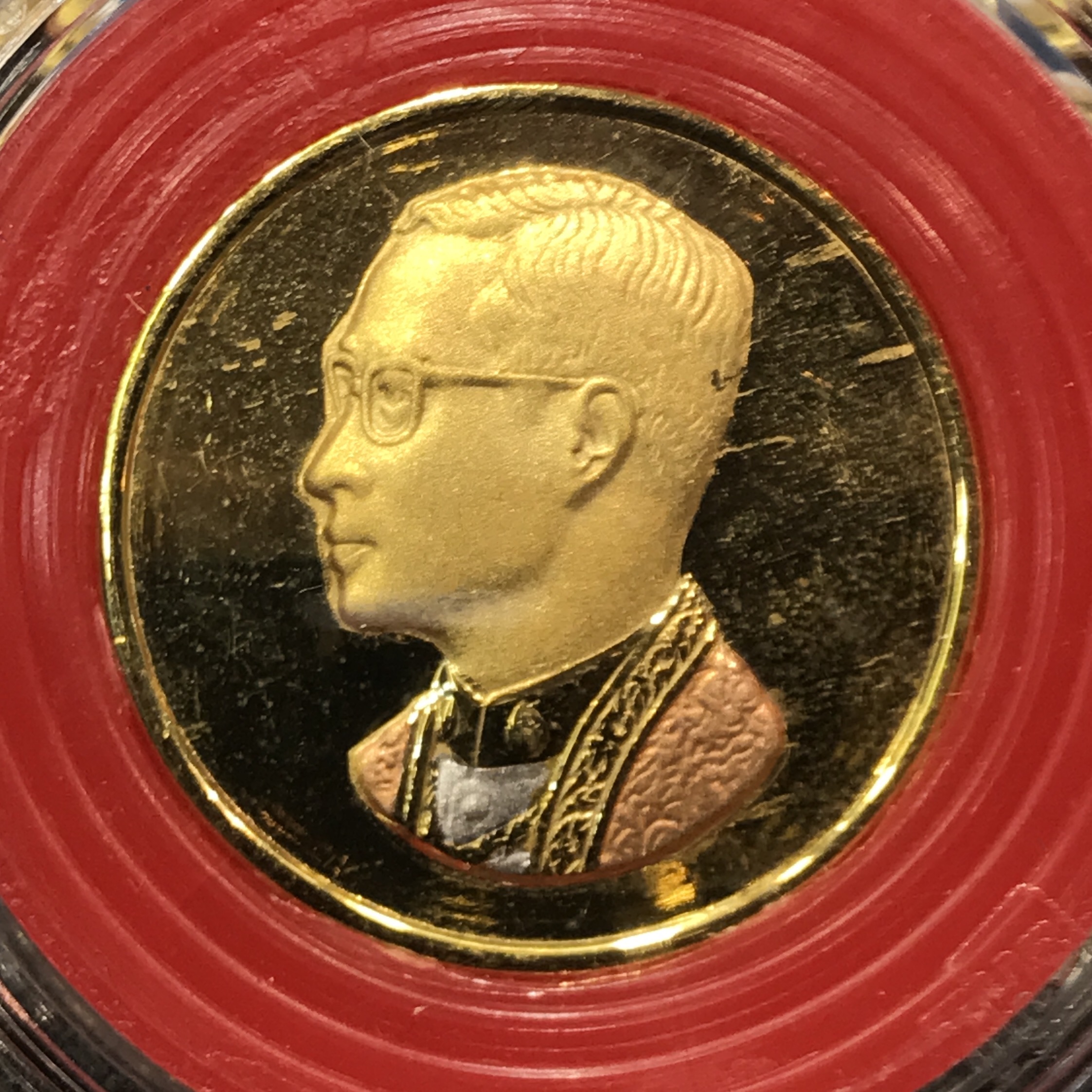 ชุดเหรียญพระบรมรูปคุ้มเกล้าฯมหามงคล ชุดพิเศษกรรมการ(ในหลวงรัชการที่9 เสด็จเททอง)