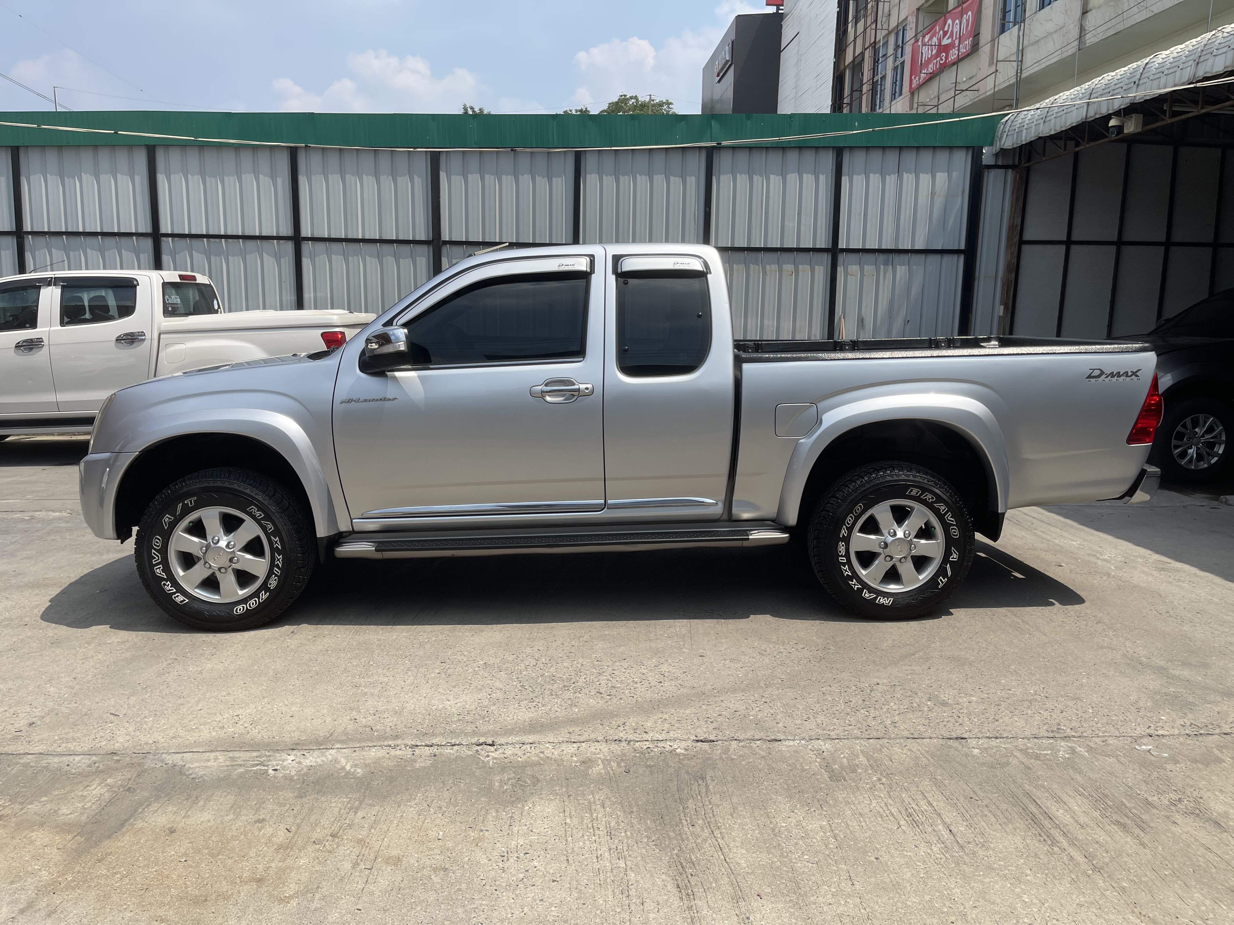 Isuzu Dmax Cab Hilander 2.5 Abs 2011 เงิน