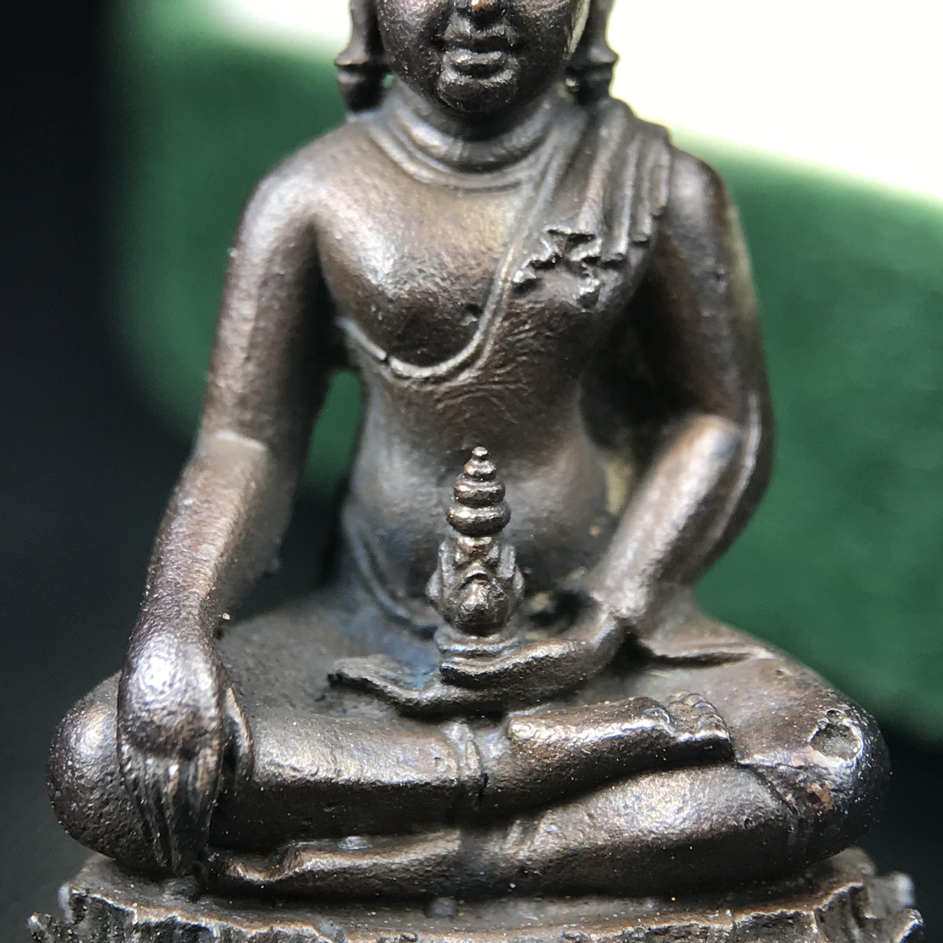 พระกริ่งวาสนา(รุ่นแรก) 80 พรรษา สมเด็จพระสังฆราช (วาสน์) วัดราชบพิธฯ ปี2521 เนื้อนวโลหะ(ตอกโค๊ตพระปิดตา) โดยมีหลวงปู่โต๊ะ วัดประดู่ฉิมพลีร่วมปลุกเสก พร้อมกล่องบรรจุเดิม(รุ่นแรก คอตั้งตรงได้สัดส่วน หายาก)