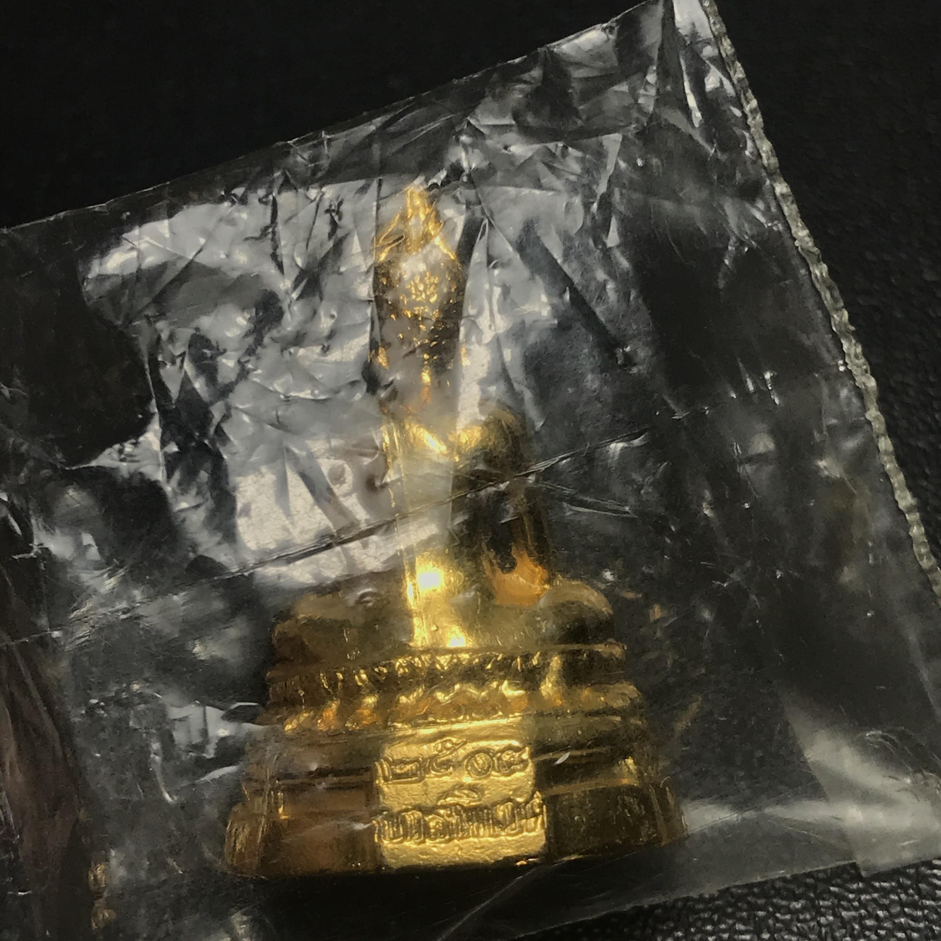 พระกริ่ง ภปร.(รุ่นแรก) วัดบวรนิเวศวิหาร พ.ศ.2508 กะไหล่ทองเดิม(กรรมการ)พิมพ์นิยม(หูยาว)สภาพสวยซีนซองเดิม (ในหลวงรัชกาลที่9ทรงเสด็จเททอง)