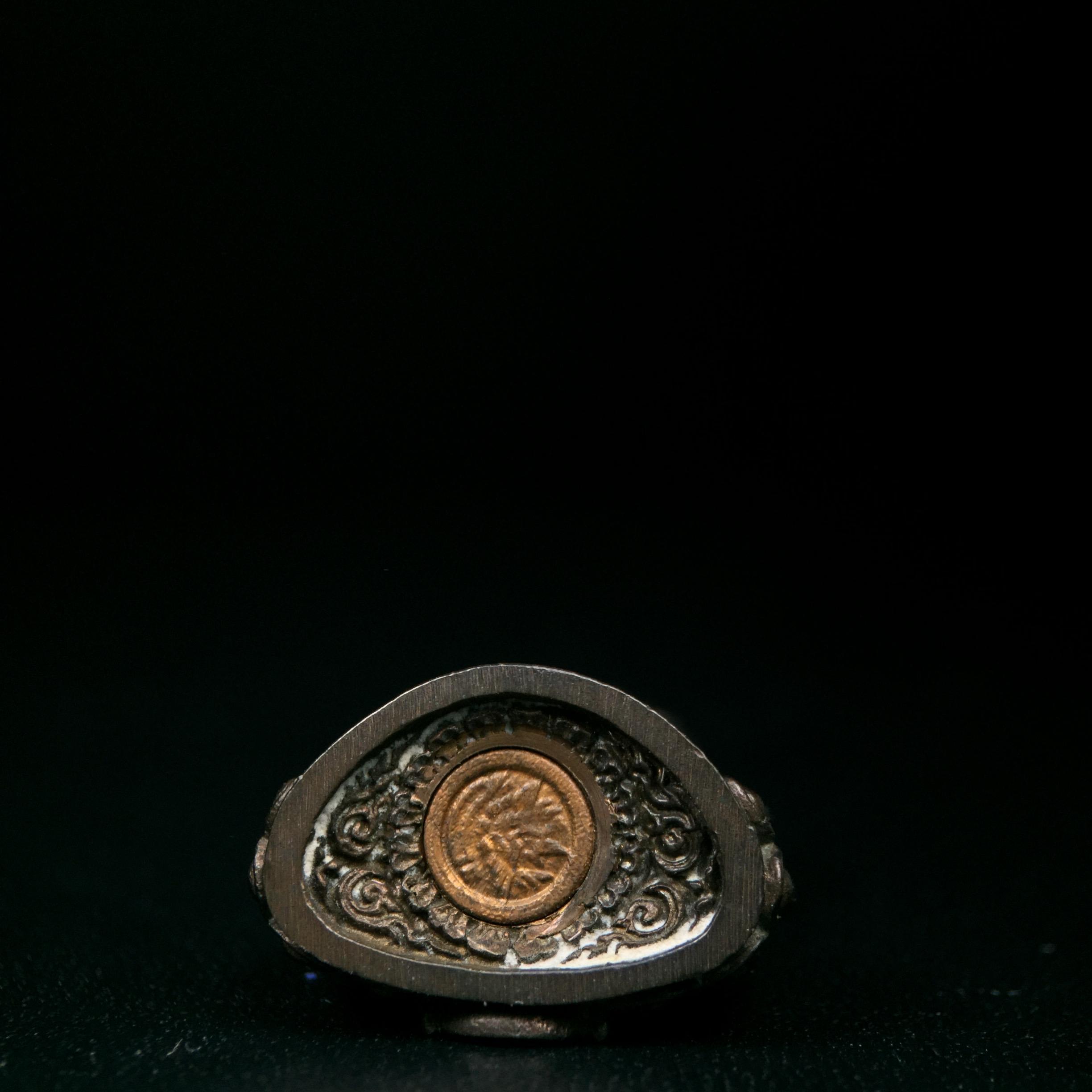 พระกริ่งศิรากาศ ภปร.(พระกริ่งคุ้มเกล้า)วัตถุมงคล"คุ้มเกล้าฯ" มูลนิธิ “คุ้มเกล้า” ในพระบรมราชูปถัมภ์ จัดสร้าง โรงพยาบาลภูมิพล เนื้อนวโลหะ(พิมพ์หน้าไทย)(ในหลวงรัชกาลที่9เสด็จเททอง)(พิธีใหญ่)(นิยม)