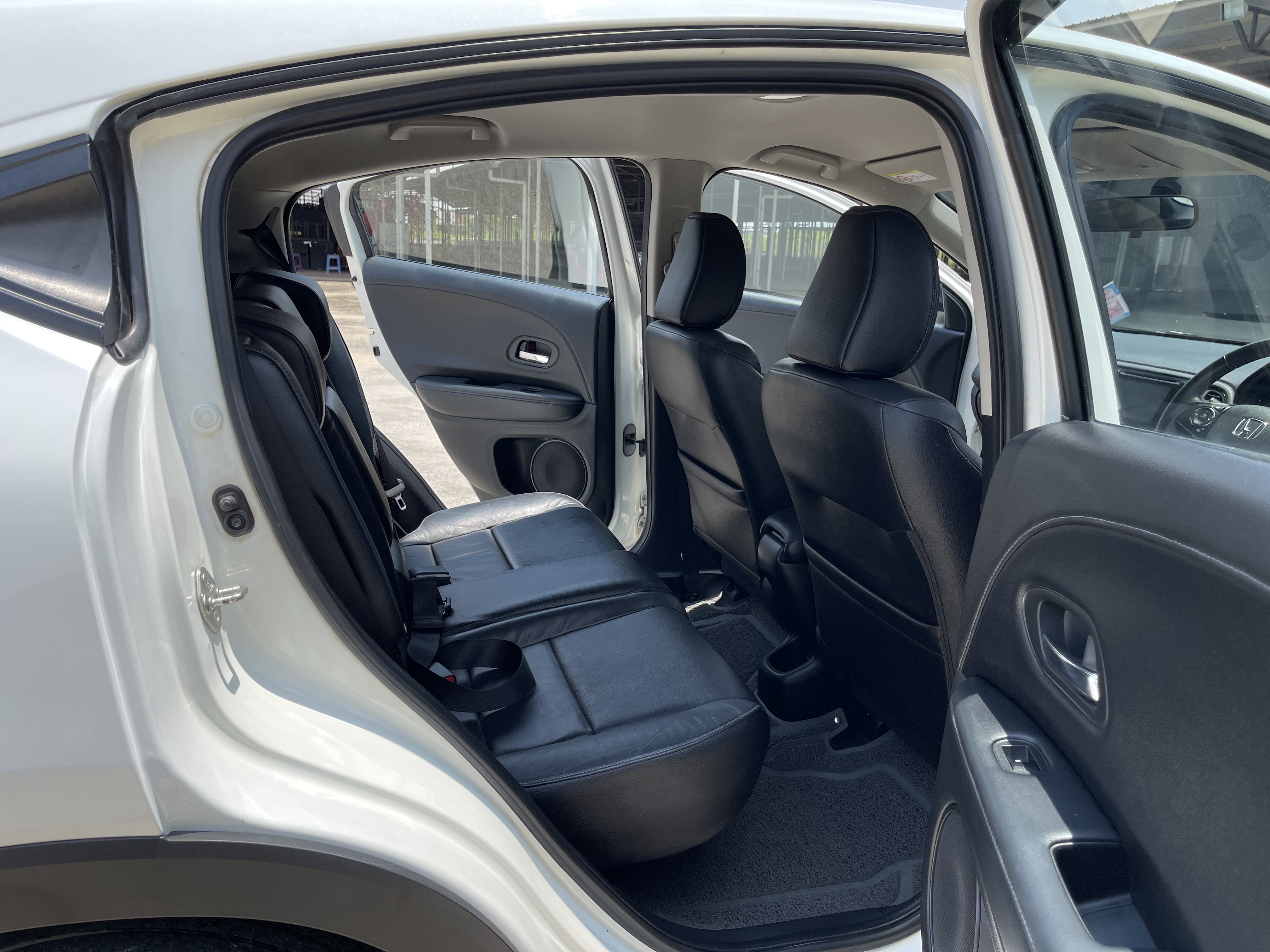 Honda Hrv 1.8 E At 2015 ขาวมุก