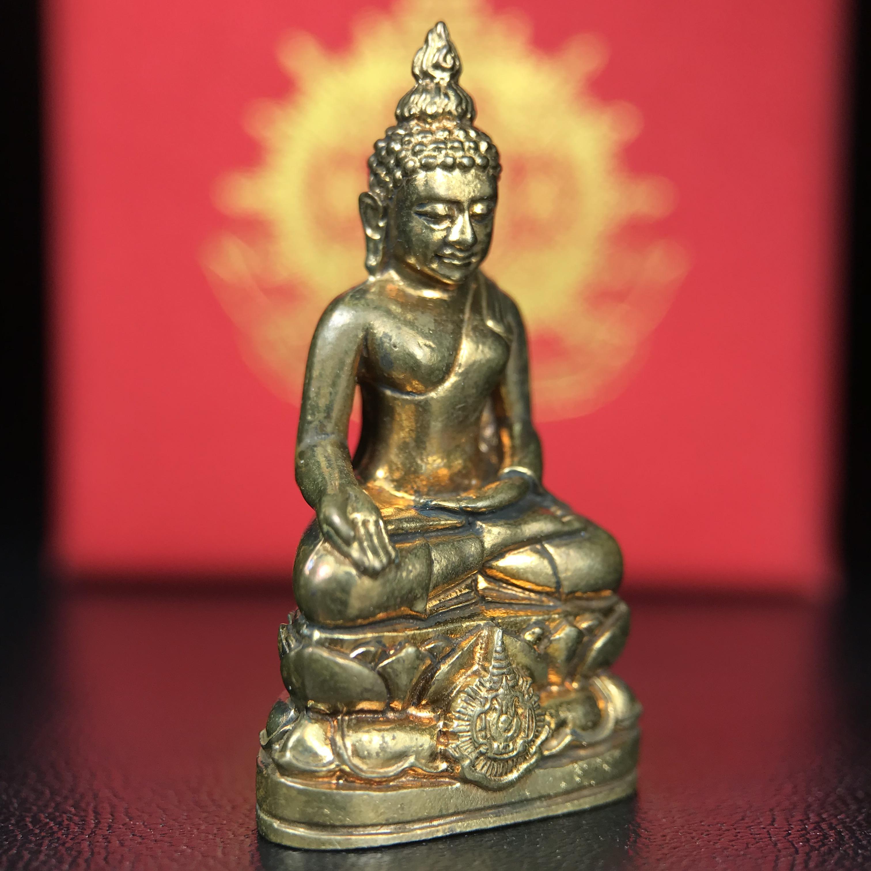 พระกริ่งไพรีพินาศ บรรจุเหล็กไหล ครั้งแรกและครั้งเดียวในประวัติศาสตร์ เฉลิมพระเกียรติ พระบาทสมเด็จพระเจ้าอยู่หัวรัชกาลที่9 พระชนมพรรษา 6 รอบ ปี2542 เนื้อสัมฤทธิ์(บรรจุเหล็กไหล)ดีนอก-ดีใน พิธีใหญ่ มวลสารเด่น(พิเศษกรรมการ ตอก 2 โค๊ต หมายเลข ๑๘๕๘)หายาก