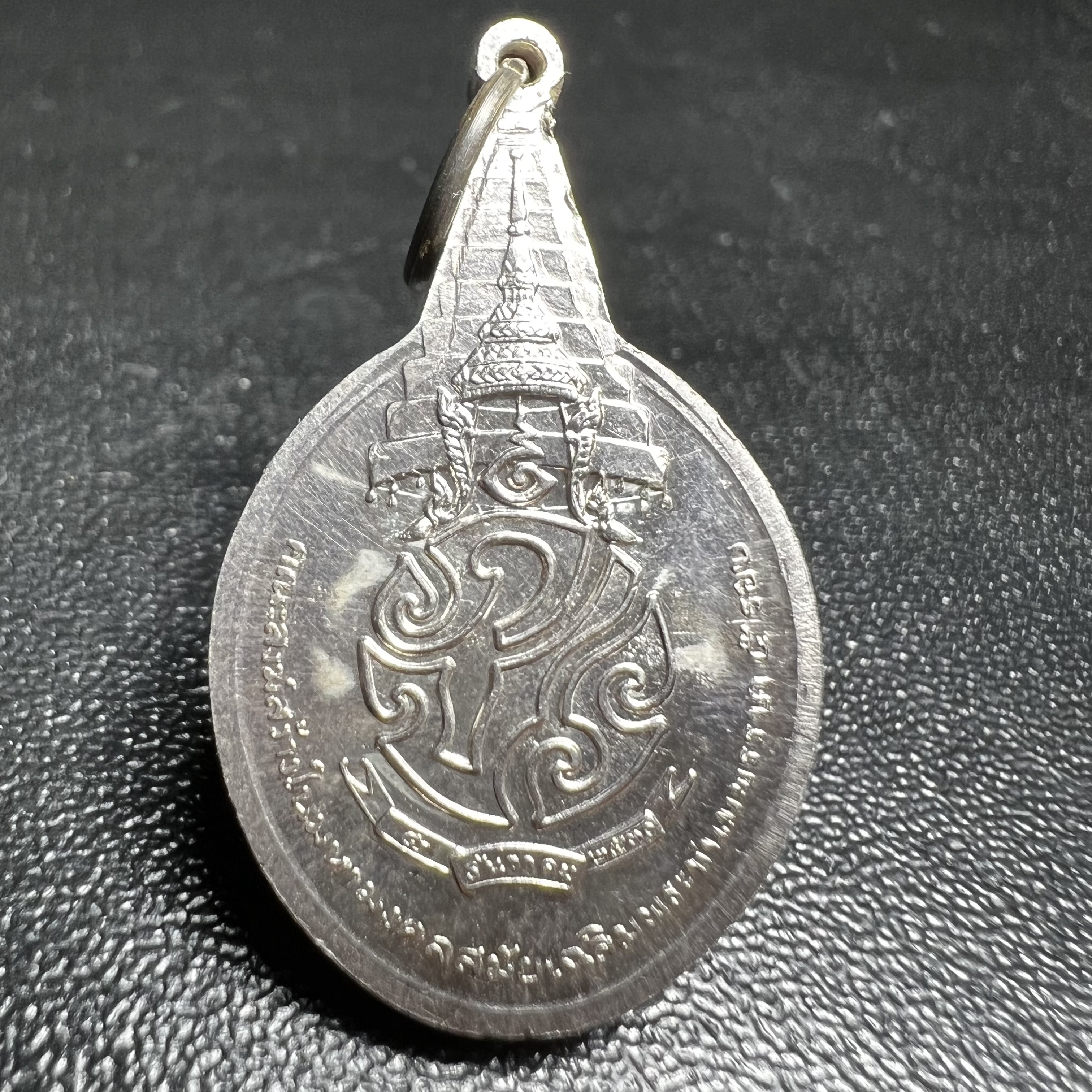 เหรียญพระชัยหลังช้าง ภปร. ครบ 5 รอบ ในหลวงรัชกาลที่9 พ.ศ.2530 เนื้อเงินพิมพ์เล็ก(หนัก 2 สลึง(7.6กรัม))หายาก สภาพสวยเดิมพร้อมซองเดิมกองกษาปณ์(พิธีใหญ่ รุ่นยอดมนิยม)