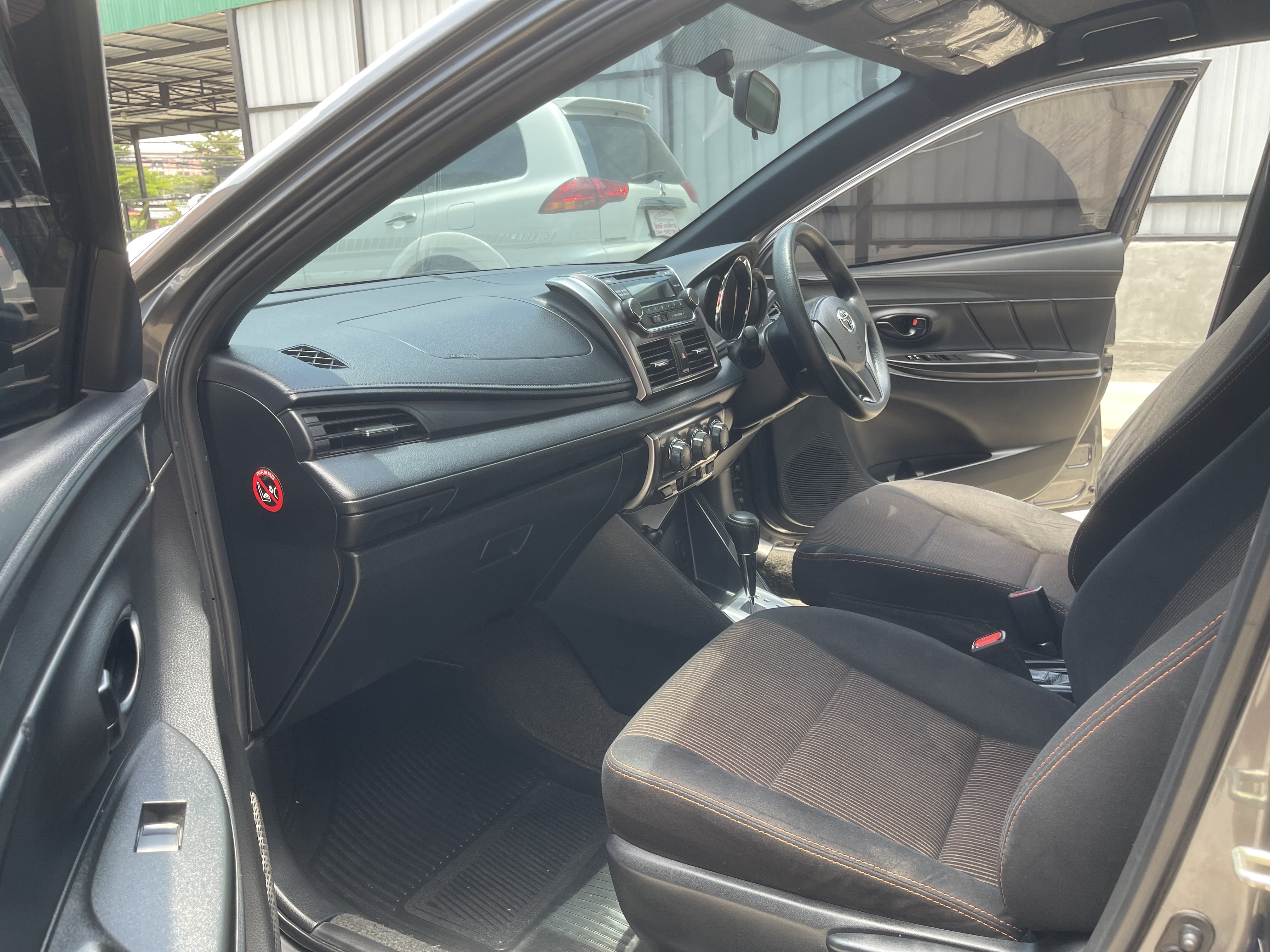 Toyota Yaris 1.2 E At 2017 เทาดำ