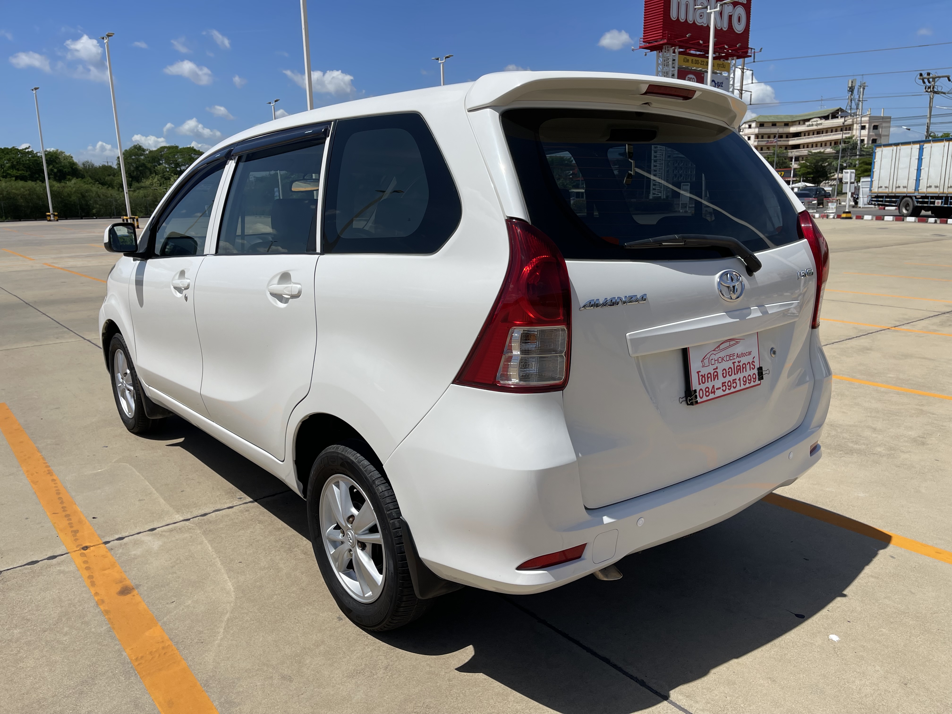 Toyota Avanza 1.5 G At 2015 ขาว