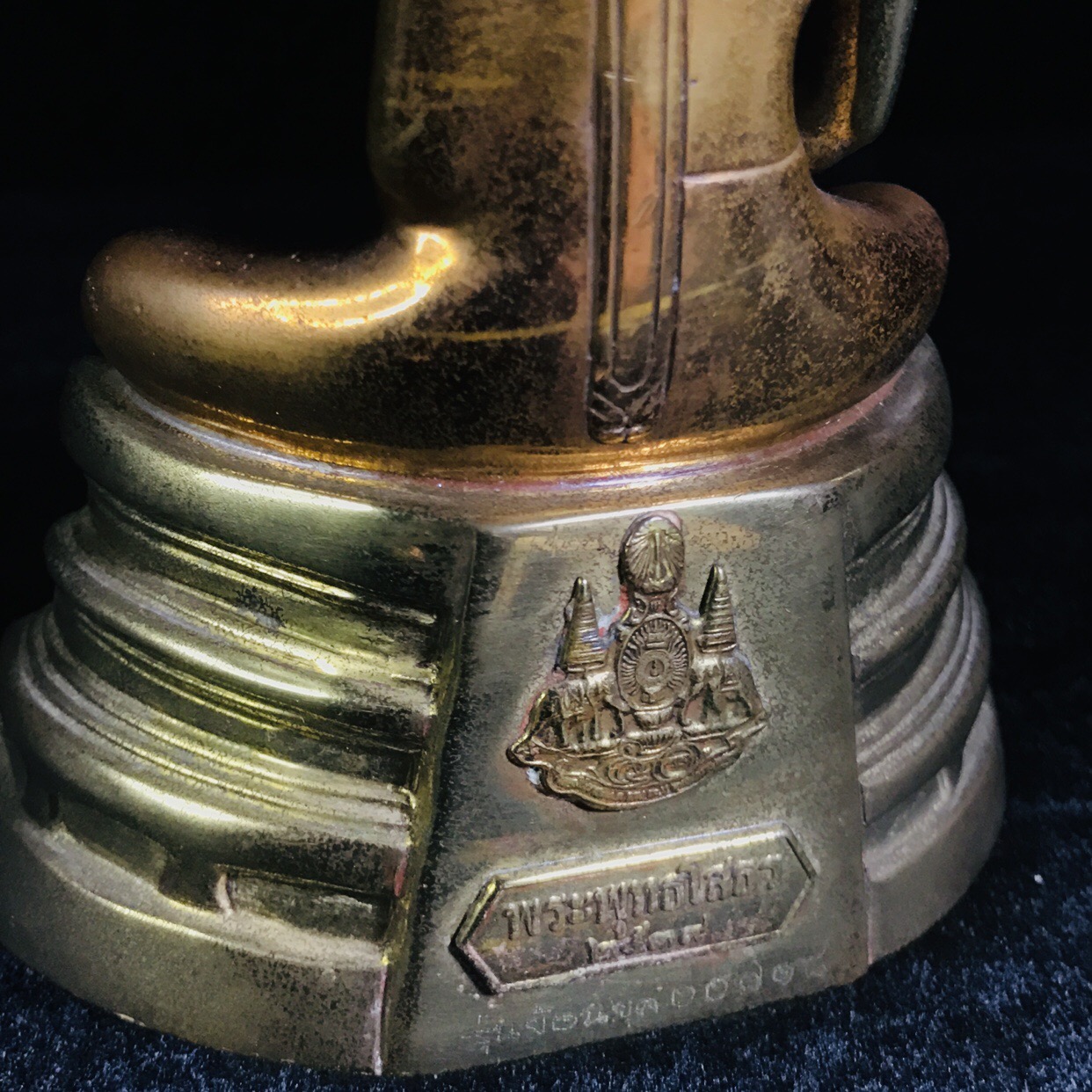 พระบูชาพระพุทธโสธร ภปร. รุ่นย้อนยุค ปี2539 กาญจนาภิเษกครองราชสมบัติครบ 50ปี หน้าตัก3นิ้ว เนื้อสามกษัตริย์ หมายเลข00718