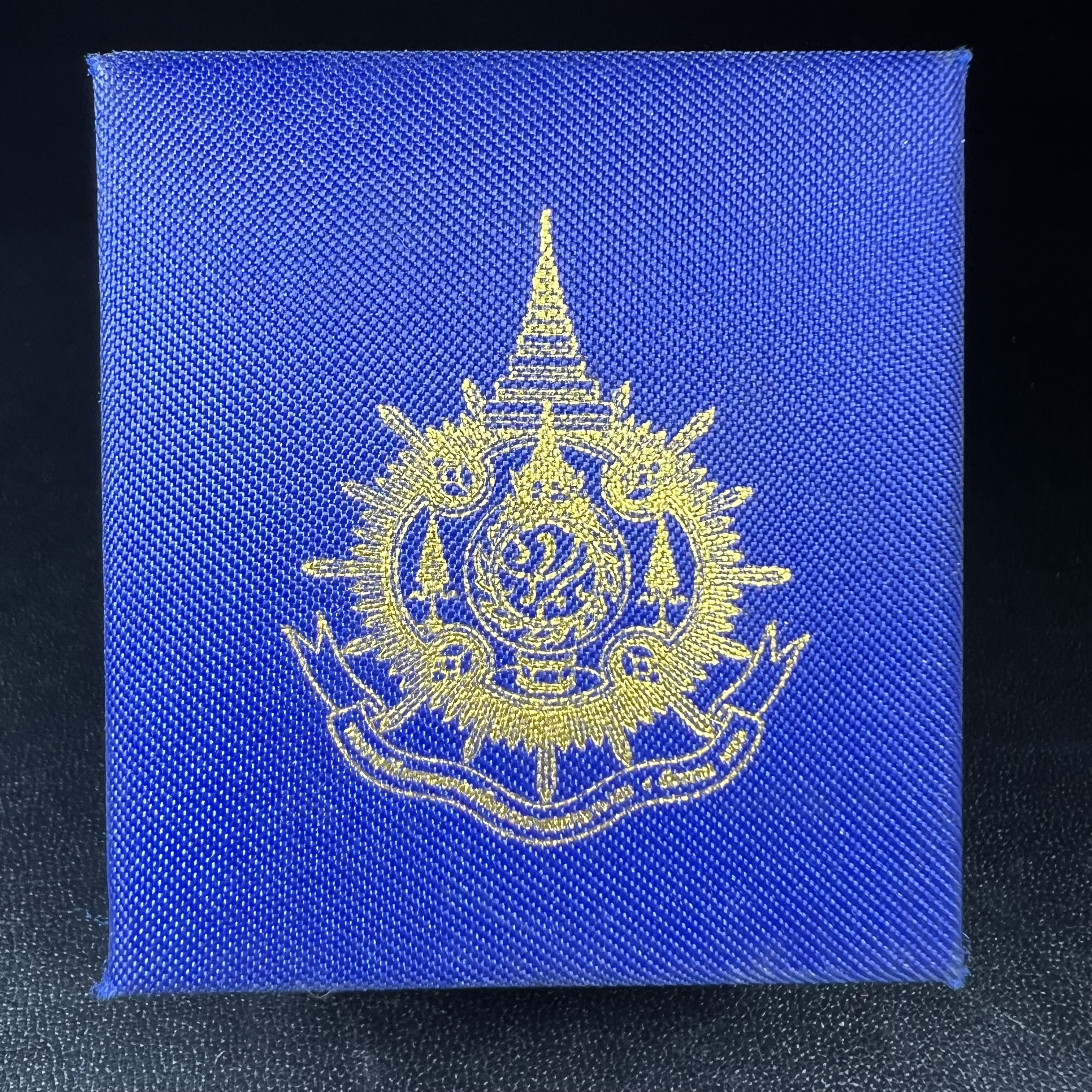 พระกริ่งไพรีพินาศ บรรจุเหล็กไหล ครั้งแรกและครั้งเดียวในประวัติศาสตร์ เฉลิมพระเกียรติ พระบาทสมเด็จพระเจ้าอยู่หัวรัชกาลที่9 พระชนมพรรษา 6 รอบ ปี2542 เนื้อสัมฤทธิ์(บรรจุเหล็กไหล)ดีนอก-ดีใน พิธีใหญ่ มวลสารเด่น (หายาก)