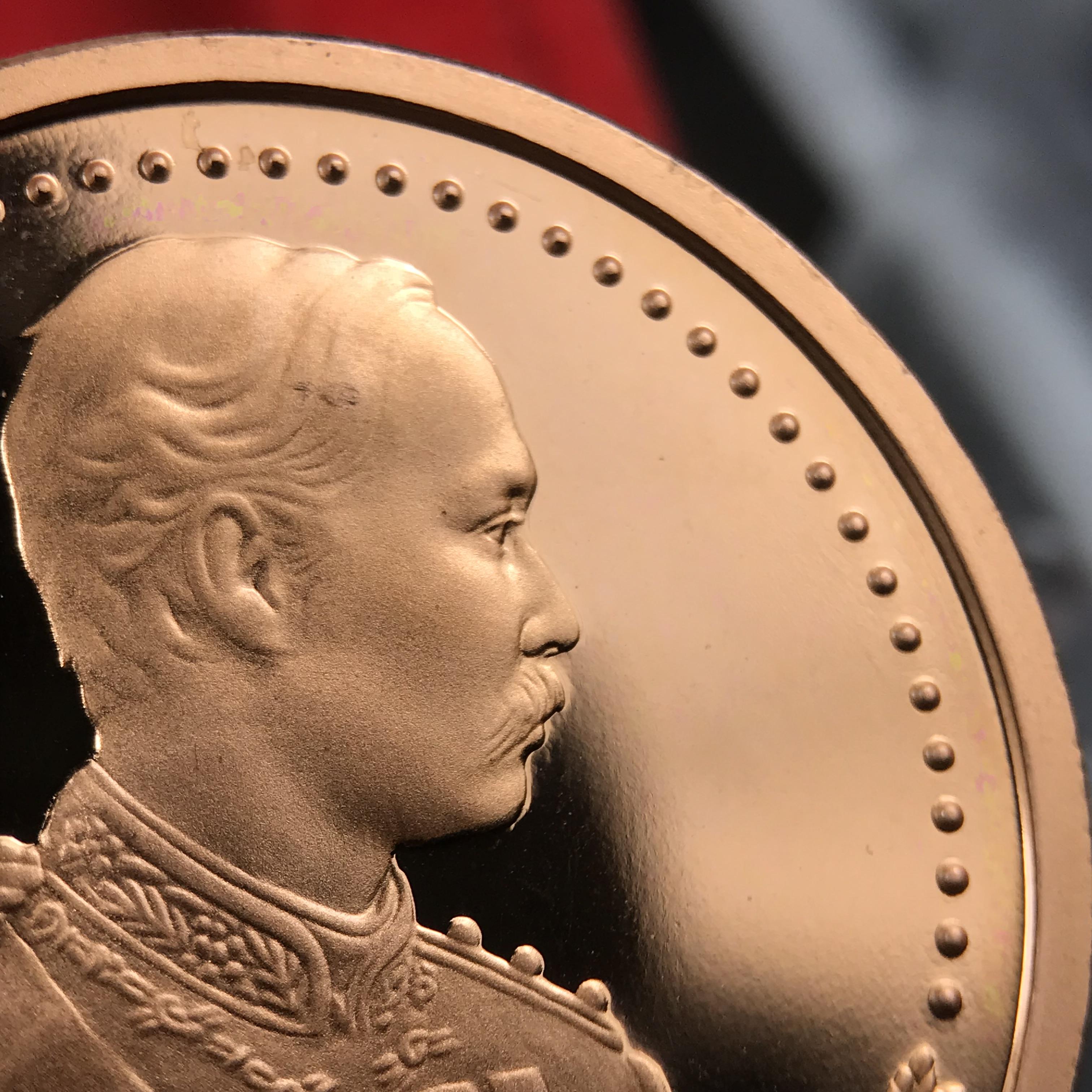 เหรียญรัชกาลที่ 5 หลัง 12 นักษัตริย์ รุ่นมหาลาภ ปี 2539 เนื้อทองแดงขัดเงา บล็อกนอก(เพิร์ธ)ออสเตรเรีย ขนาด 3.2 ซ.ม. กล่องบรรจุเดิมครบสมบูรณ์สวยงาม พิธีพุทธาภิเษก ณ.พระอุโบสถ วัดพระแก้ว สมเด็จพระญาณสังวร สมเด็จพระสังฆราช เป็นประธานพิธี