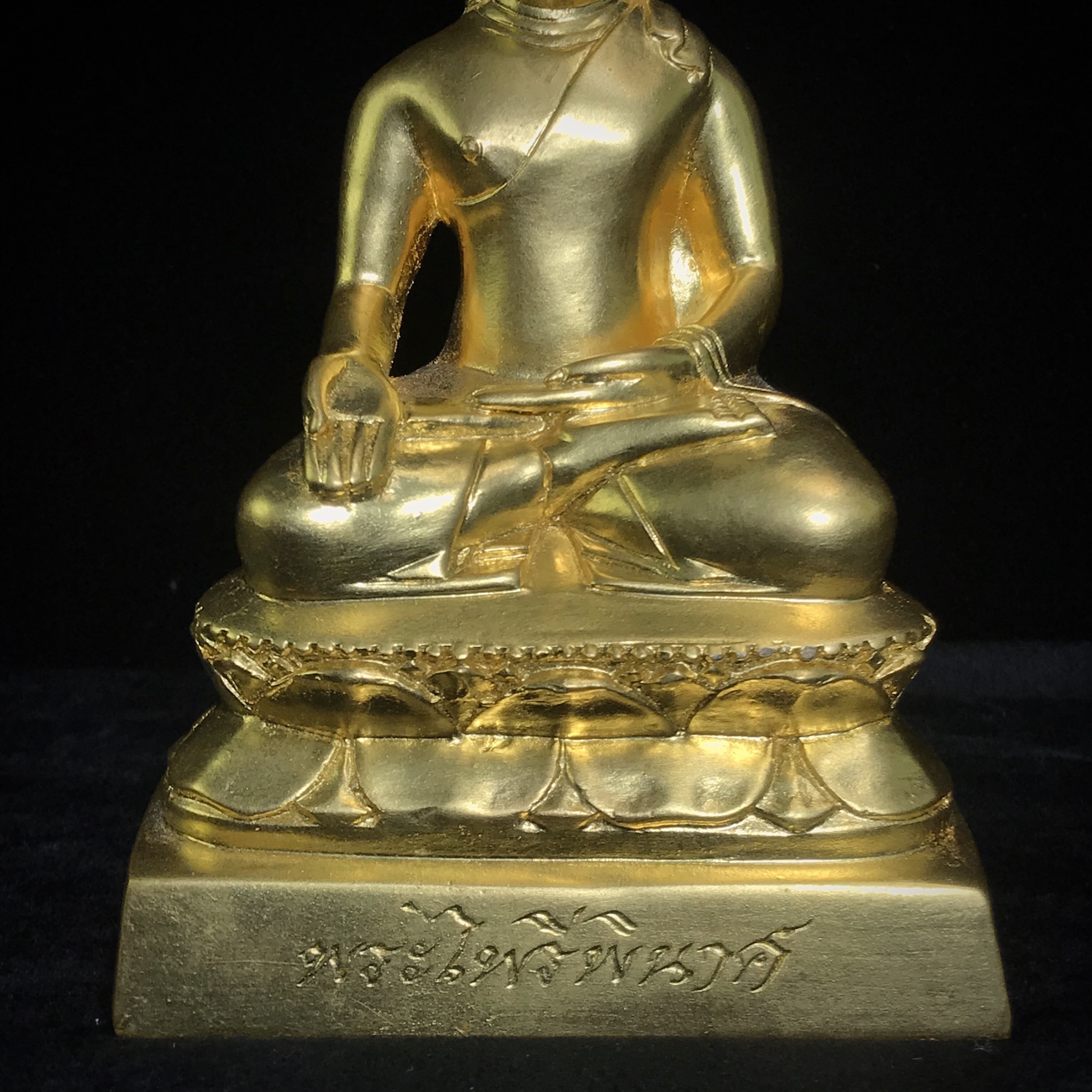 พระไพรีพินาศ วัดบวรนิเวศวิหาร รุ่นชัยชนะศึก ปี2546 ขนาดบูชา หน้าตัก 3 นิ้ว เนื้อโลหะผสมปิดทอง หมายเลข 172(สภาพสวยพร้อมกล่องบรรจุเดิมครบสมบูรณ์)(พระดี พิธีใหญ่ มวลสารเด่น รุ่นนิยม)