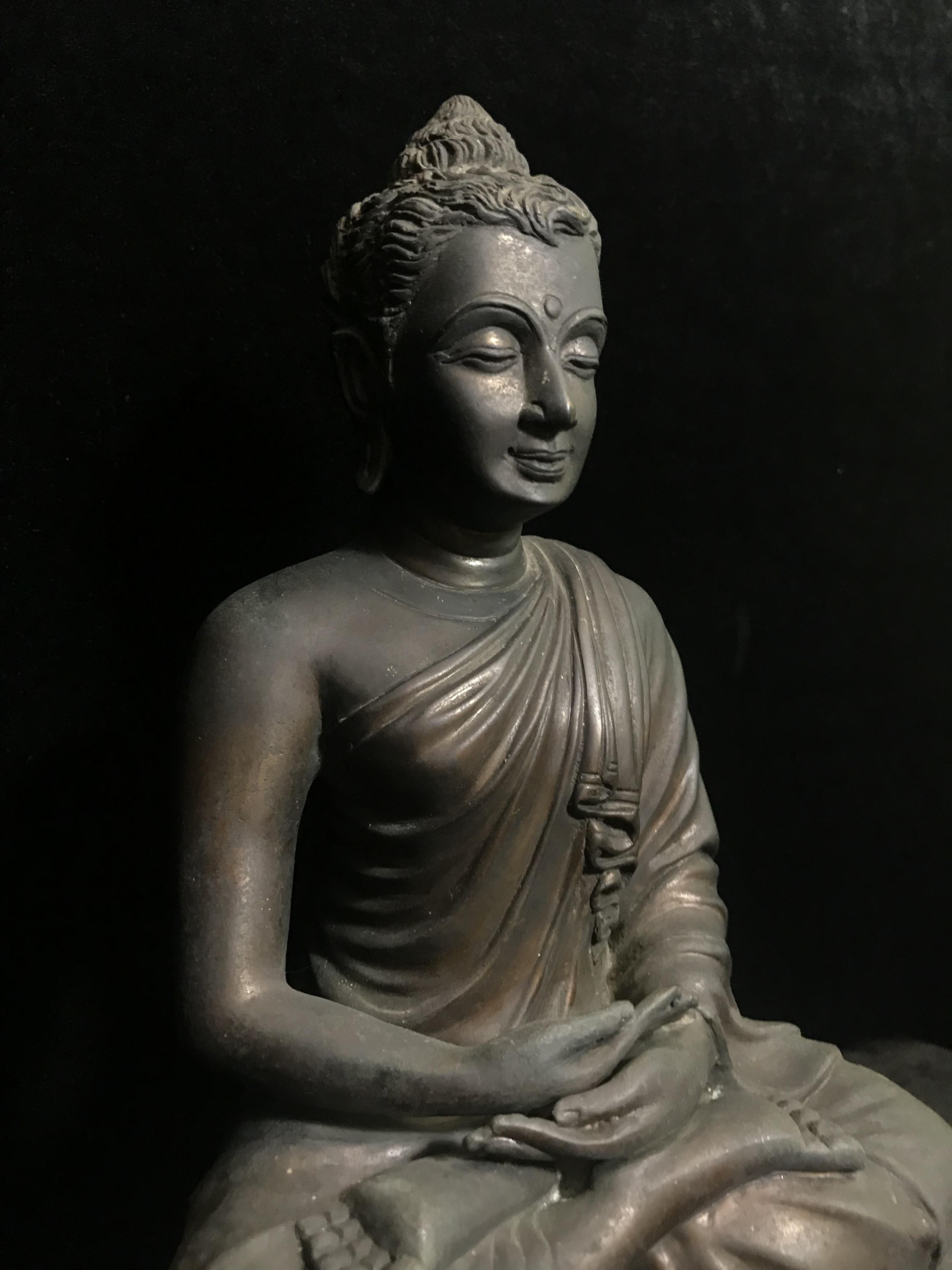 พระพุทธสิทธัตถศาสดา 100 ปี กรมบัญชีกลาง พ.ศ. 2533(รุ่นแรก) เนื้อโลหะสำริด รมมันปู หน้าตัก 5.9 นิ้ว (พิธีใหญ่ ศิลป์สวย หายาก)