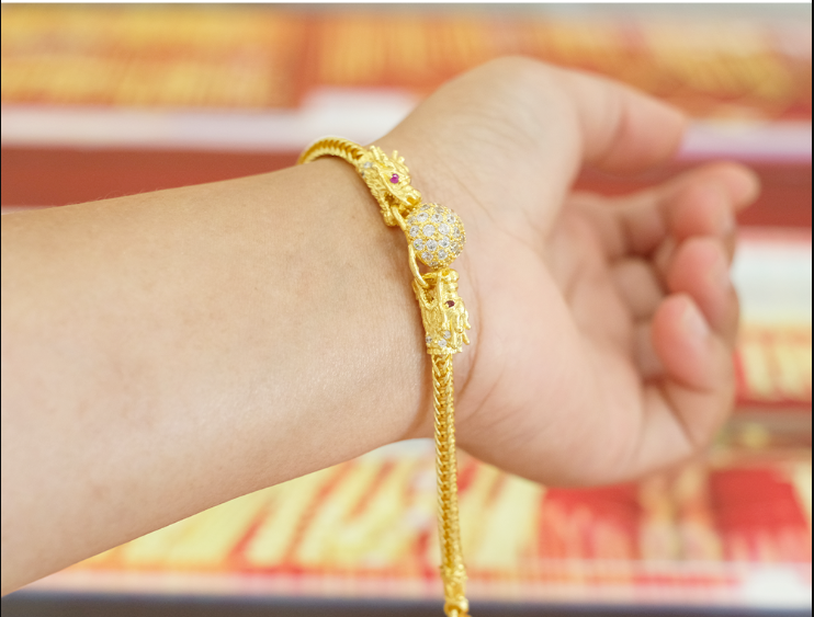 สร้อยข้อมือ มังกรคาบแก้วฝังเพชรและทับทิม 1 บาท รหัส 963