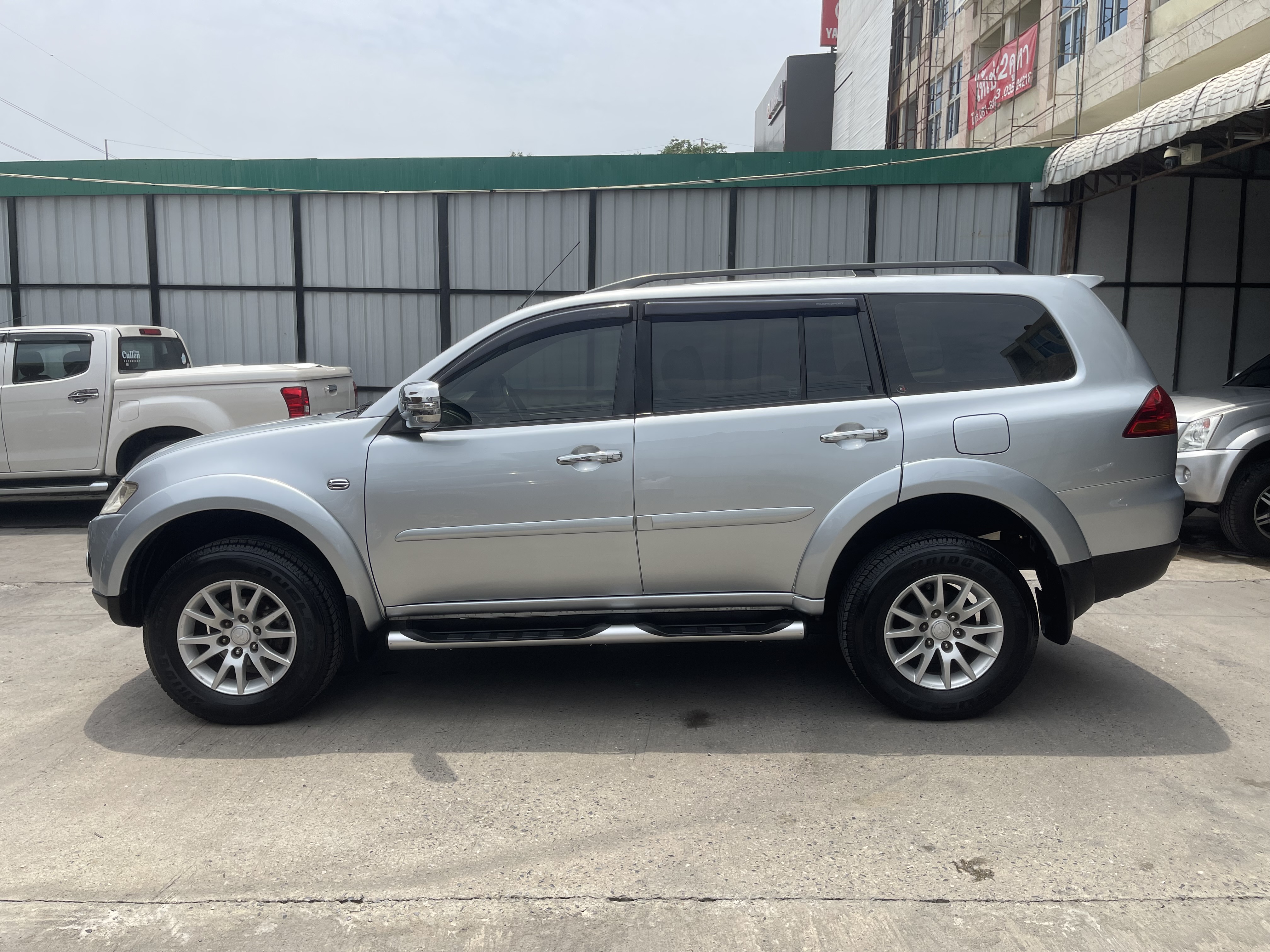Mitsubishi Pajero Sport 2.5 GT 2WD At 2012 เงิน