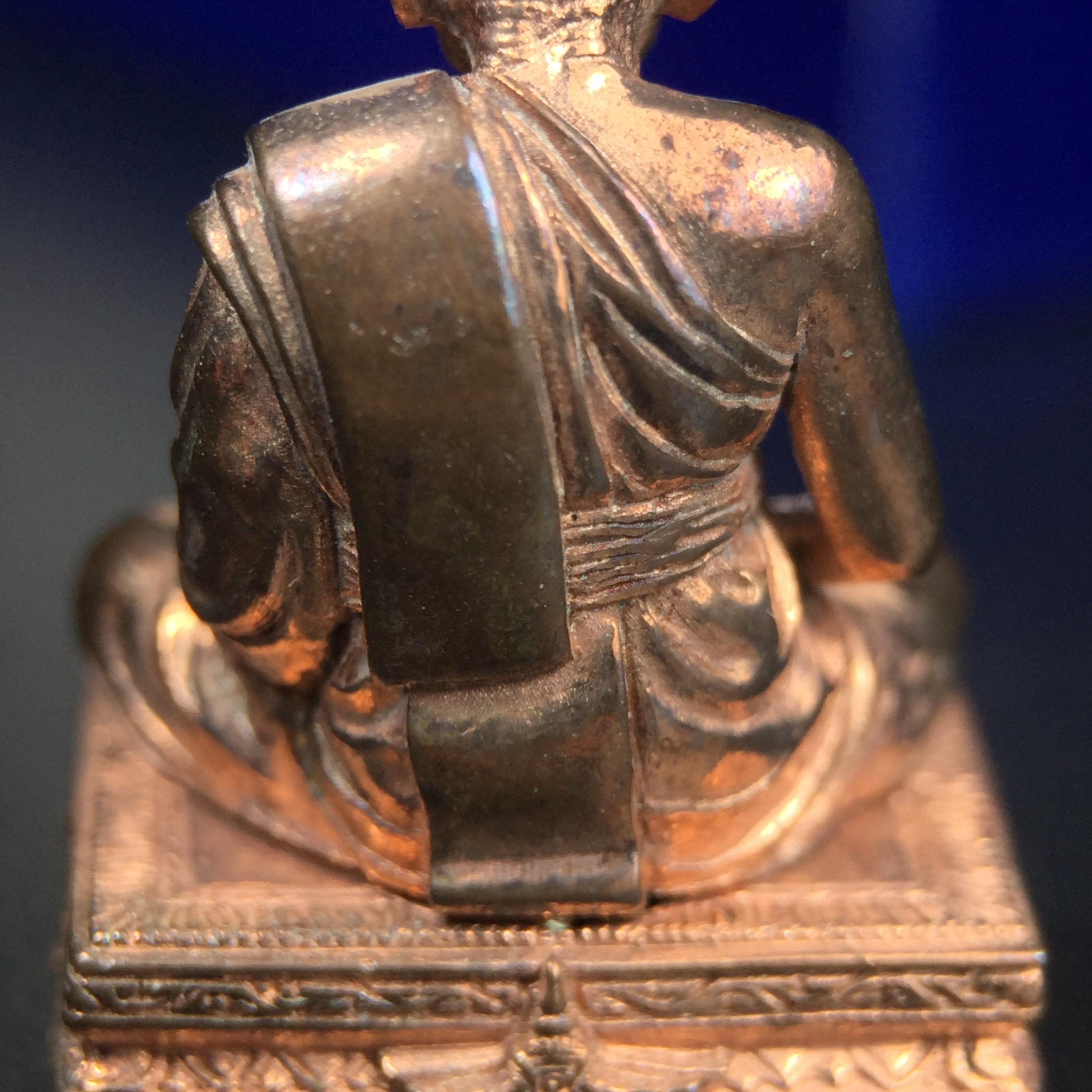 รูปหล่อหลวงพ่อเงิน วัดบางคลาน จ.พิจิตร พิมพ์หน้าเหมือนหลวงพ่อ "รุ่น 91 ปี กรมเสมียนตรา" กระทรวงกลาโหมจัดสร้างในปี 2543 พุทธาภิเษกใหญ่ 3 วัด 3พิธีวัดสุทัศน์ /วัดบางคลาน/วัดพระแก้ว เนื้อนวโลหะปัดเงา(แก่ทองคำ)พุทธศิลป์งดงามมากหายาก(ตอกโค๊ตหมาย ๖๐๘)