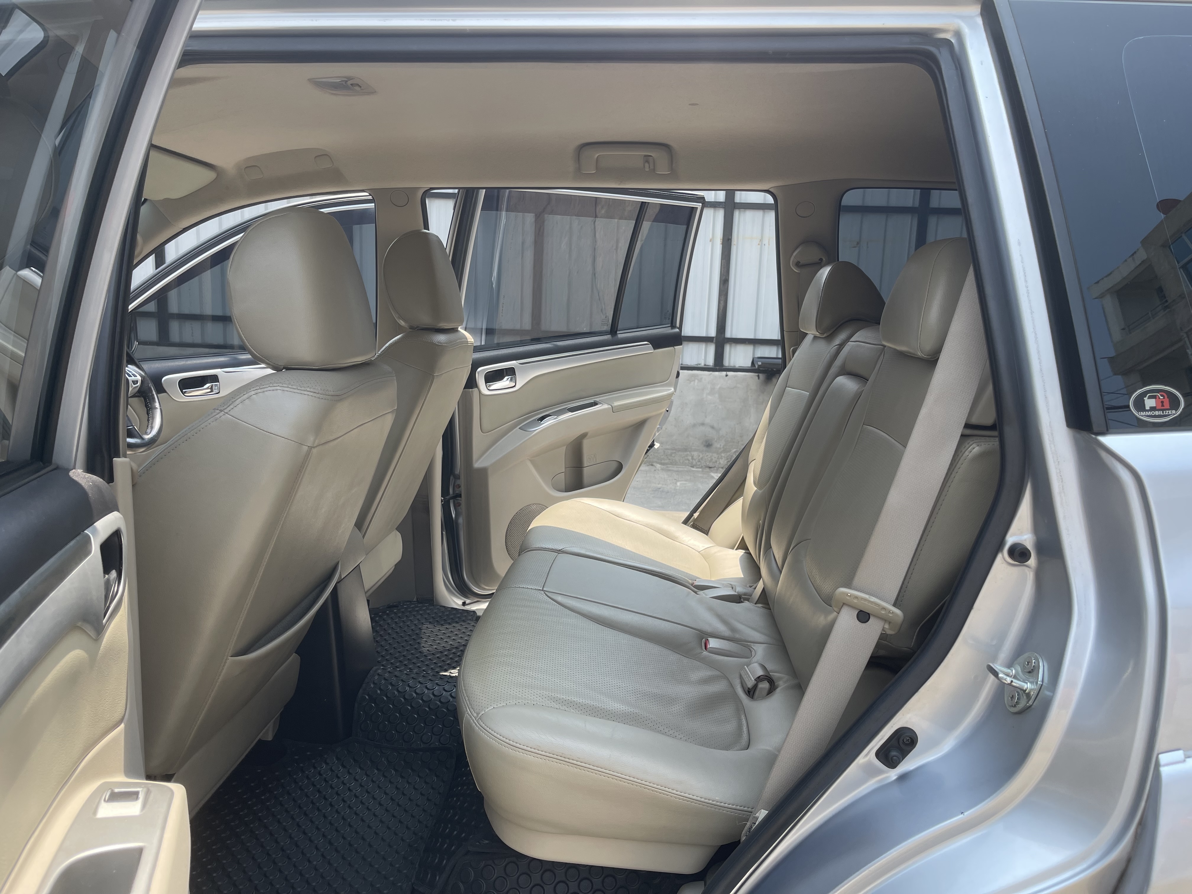 Mitsubishi Pajero Sport 2.5 GT 2WD At 2011 เงิน