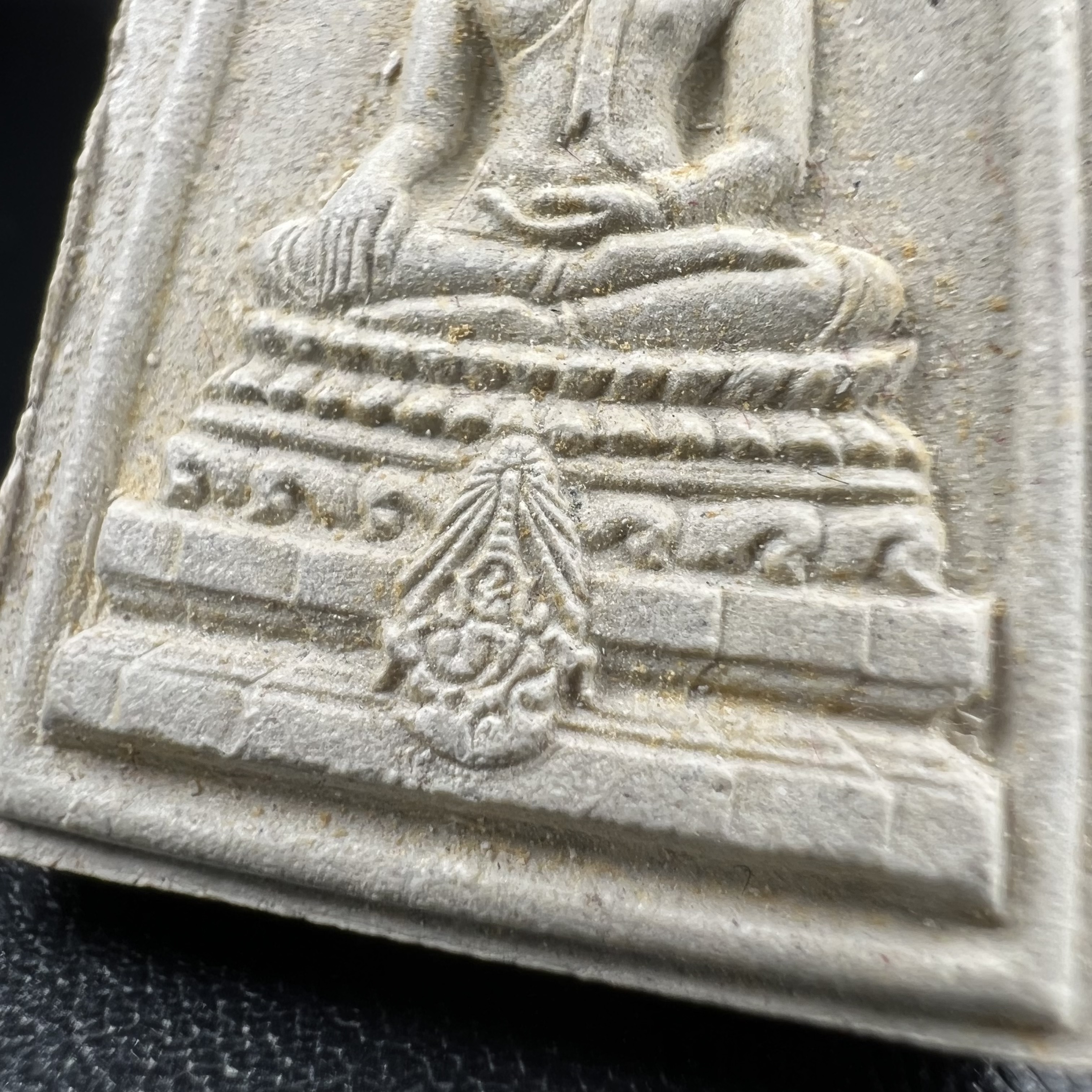 พระพุทธชินสีห์ ภปร. ทันโต เสฏโฐ ปี2533 พิมพ์ใหญ่(องค์นี้ด้านหลังบรรจุพลอยเสกมงคลชัดมาก) บรรจุพระทนต์ในหลวง รุ่นเดียวในประวัติศาสตร์ ****รุ่นนี้ขอแนะนำ****