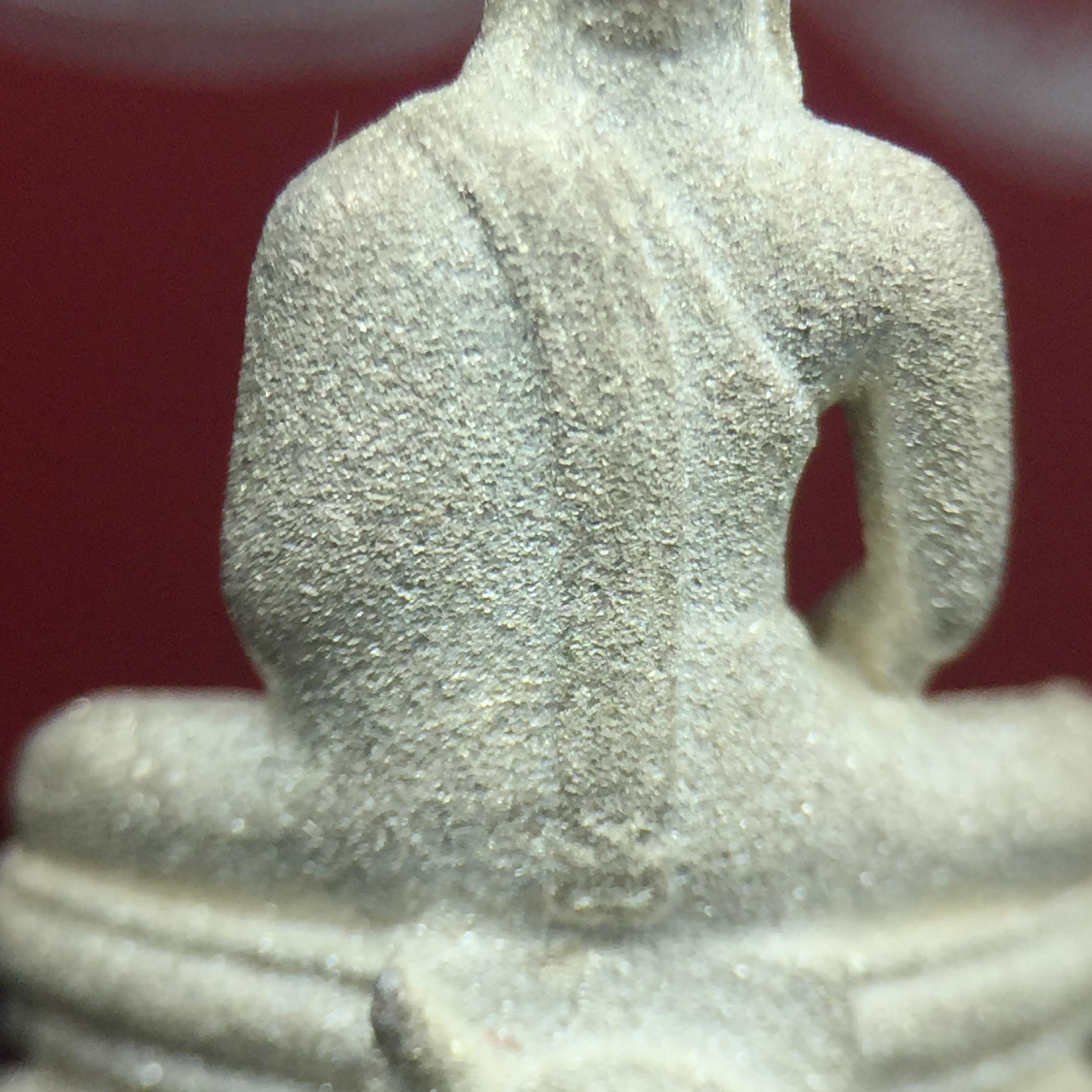 พระพุทธโสธร รุ่นประวติศาสตร์ 80 ปี กรมตำรวจ ปี 2538 เนื้อเงินประกายเพชร(เงินพ่นทราย)พิมพ์ใหญ่ 3.2 ซม. พร้อมกล่องบรรจุเดิม(พระดีพิธีใหญ่ รุ่นยอดนิยม)