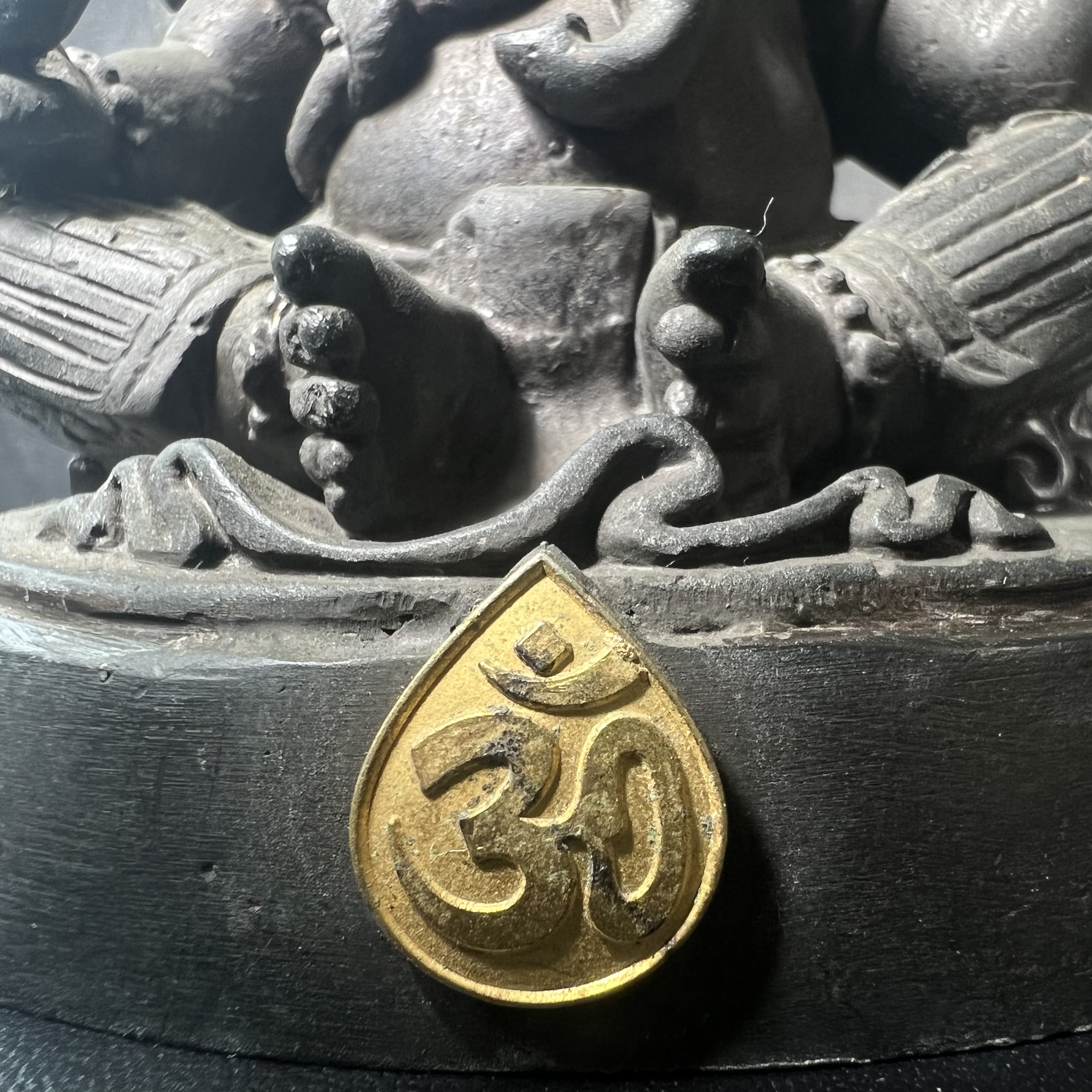 พระพิฆเนศ กรมศิลปากร ปี2547 ขนาดบูชาหน้าตัก 3 นิ้ว โลหะผสมเนื้อดี มีโค๊ดหมายเลขกำกับNo.993 (1 ใน 5000 องค์)รุ่นยอดนิยมหายาก