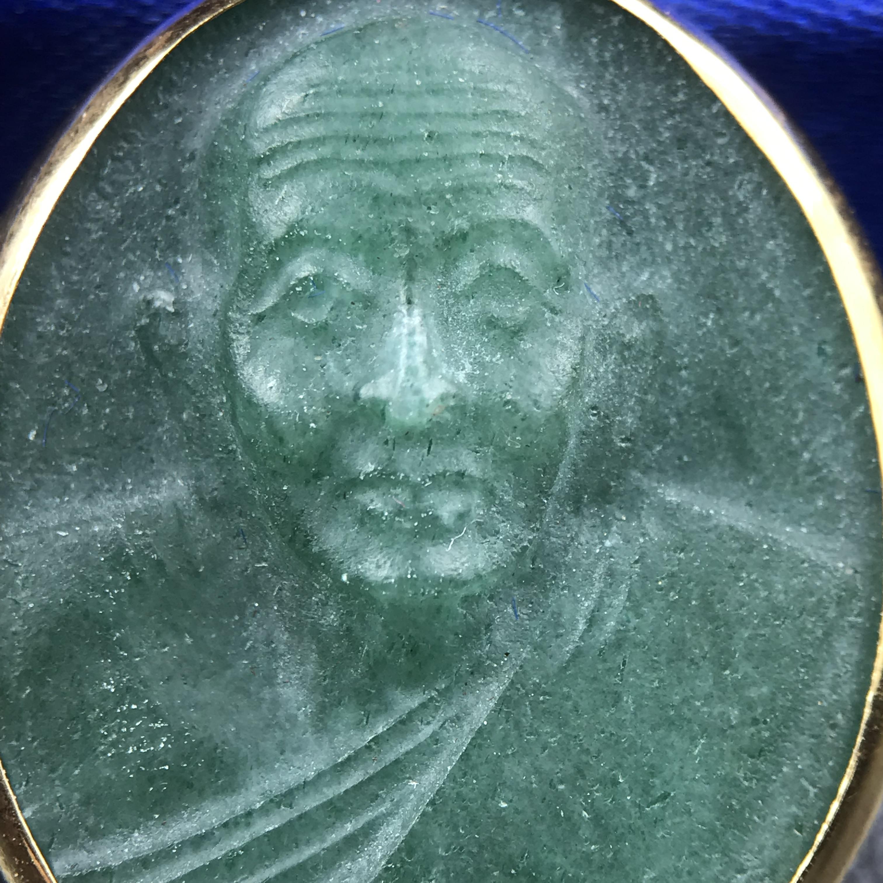 หลวงปู่ทวด วัดพะโคะ จ.สงขลา ปี 2543 เหรียญหยกรูปไข่(เลี่ยมทองคำ) ขนาด 2.2 x 2.5 ซม. ด้านหลังแผ่นโค๊ตทองคำ สร้างโดยสมาคมชาวเพชรบุรี “สมเด็จเจ้าพะโคะหลวงปู่ทวดเหยียบน้ำทะเลจืด” ครั้งแรกแห่งประวัติศาสตร์(สวยงามเป็นของล้ำค่าหายากมาก)สภาพสวยสมบูรณ์