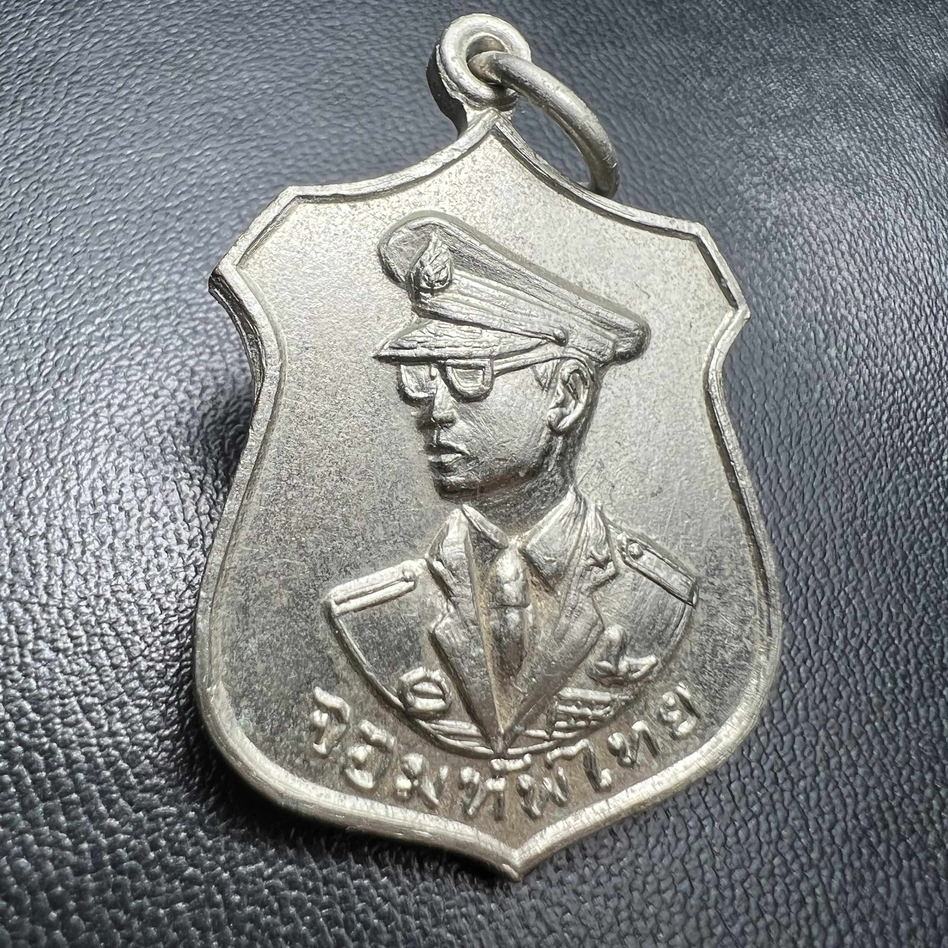 เหรียญในหลวงรัชกาลที่9 รุ่นจอมทัพไทย ปี2507 เจ้าคุณนรฯ วัดเทพศิรินทร์ อธิษฐานจิตปลุกเสก เนื้ออัลปาก้าชุบนิเกิ้ล