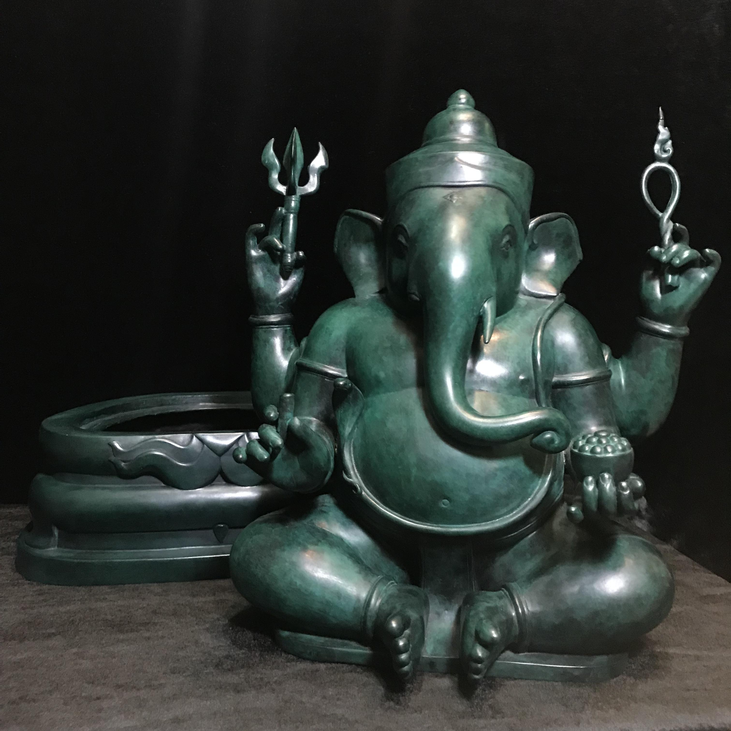 พระพิฆเนศวร 65 ปี คณะจิตรกรรม มหาวิทยาลัยศิลปากร ปี2551 ลอยองค์เนื้อสำริดขนาดหน้าตัก 9 นิ้ว(เนื้อสำริดเขียวพลาติน่า)