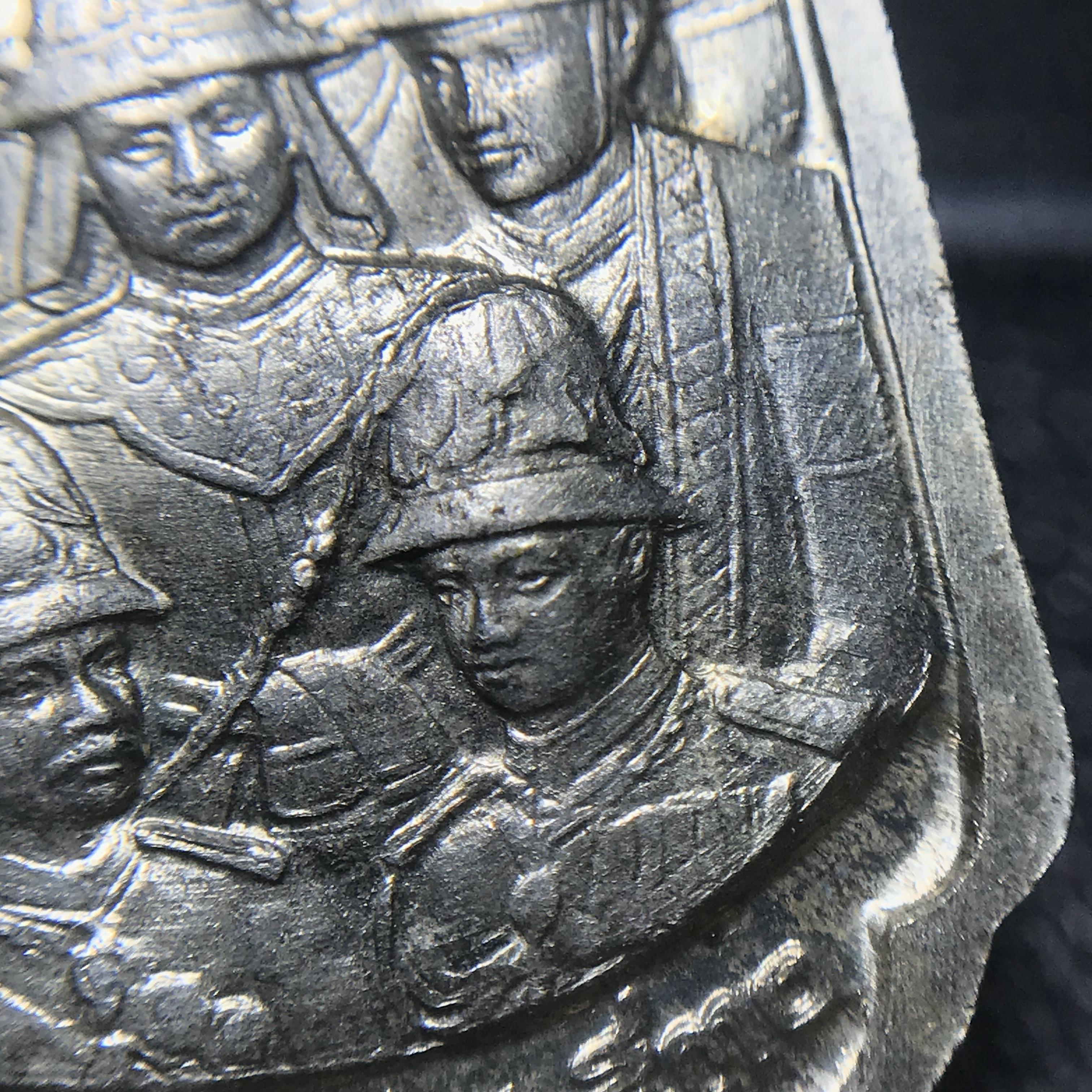 เหรียญนวมหาราชเฉลิมพระชนพรรษา 5 รอบ รัชกาลที่9 ปี 2530 เนื้อนวโลหะกล่องเดิม(หายาก)