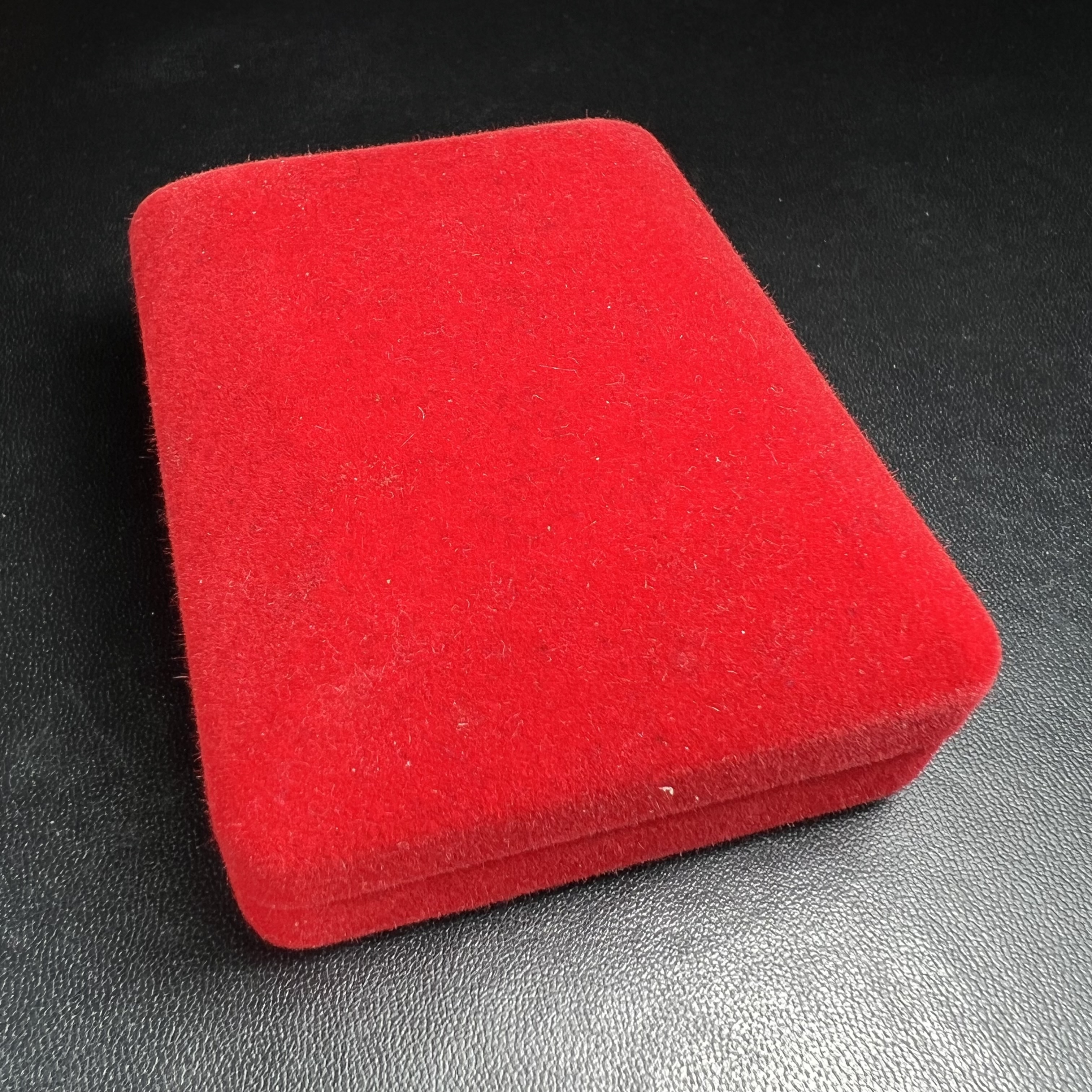 พระกริ่งศาสดา ภปร. วัดบวรนิเวศวิหาร ปี 2532 จัดสร้างในโอกาสสองทศวรรษรามาธิบดี เพื่อศูนย์การแพทย์สิริกิติ์ เนื้อนวโลหะ(ผิวเดิมสวยงาม) (พิธีใหญ่ มวลสารมงคล สวยงามเข้มขลัง)สมเด็จพระญาณสังวร สมเด็จพระสังฆราชฯเสด็จเททอง***ตอกโค๊ตหมายเลข ๑๑๑๖***