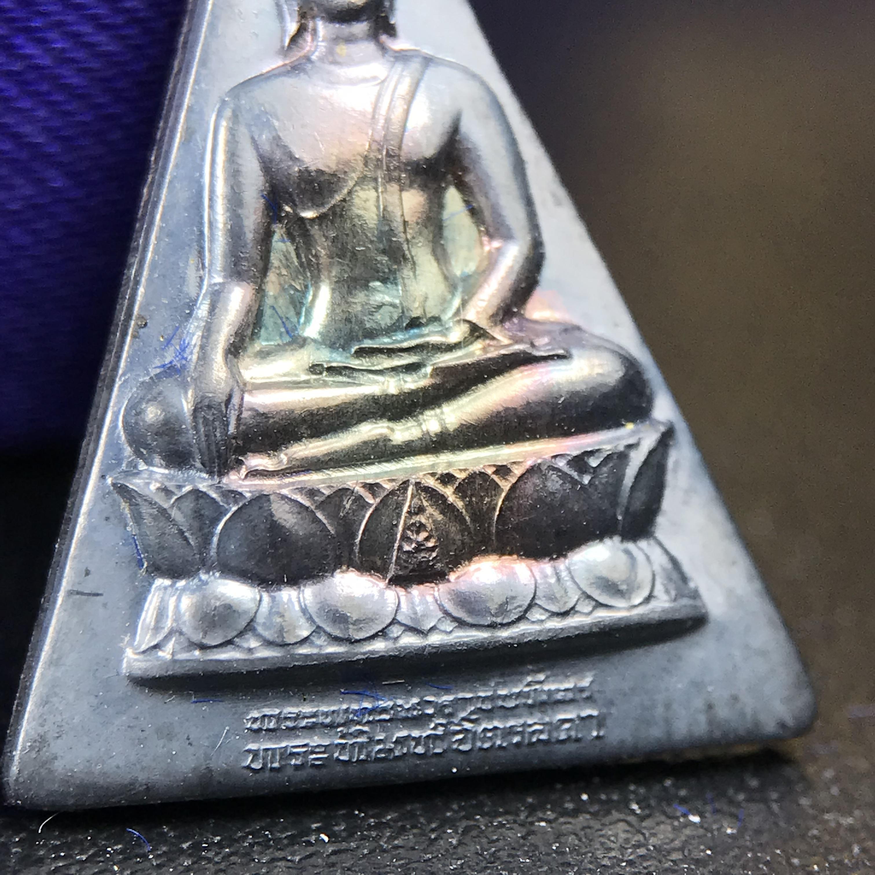 พระพุทธนวราชบพิตร พระพิมพ์จิตรลดา โครงการหลวง ปี2539 (พิมพ์ใหญ่+พิมพ์เล็ก) เนื้อเงินผิวเดิมขึ้นสีรุ่ง สวย แบบนิยมพร้อมกล่องบรรจุเดิม พิธีใหญ่ ปลุกเสกวัดพระแก้ว(1ชุด 2 องค์)