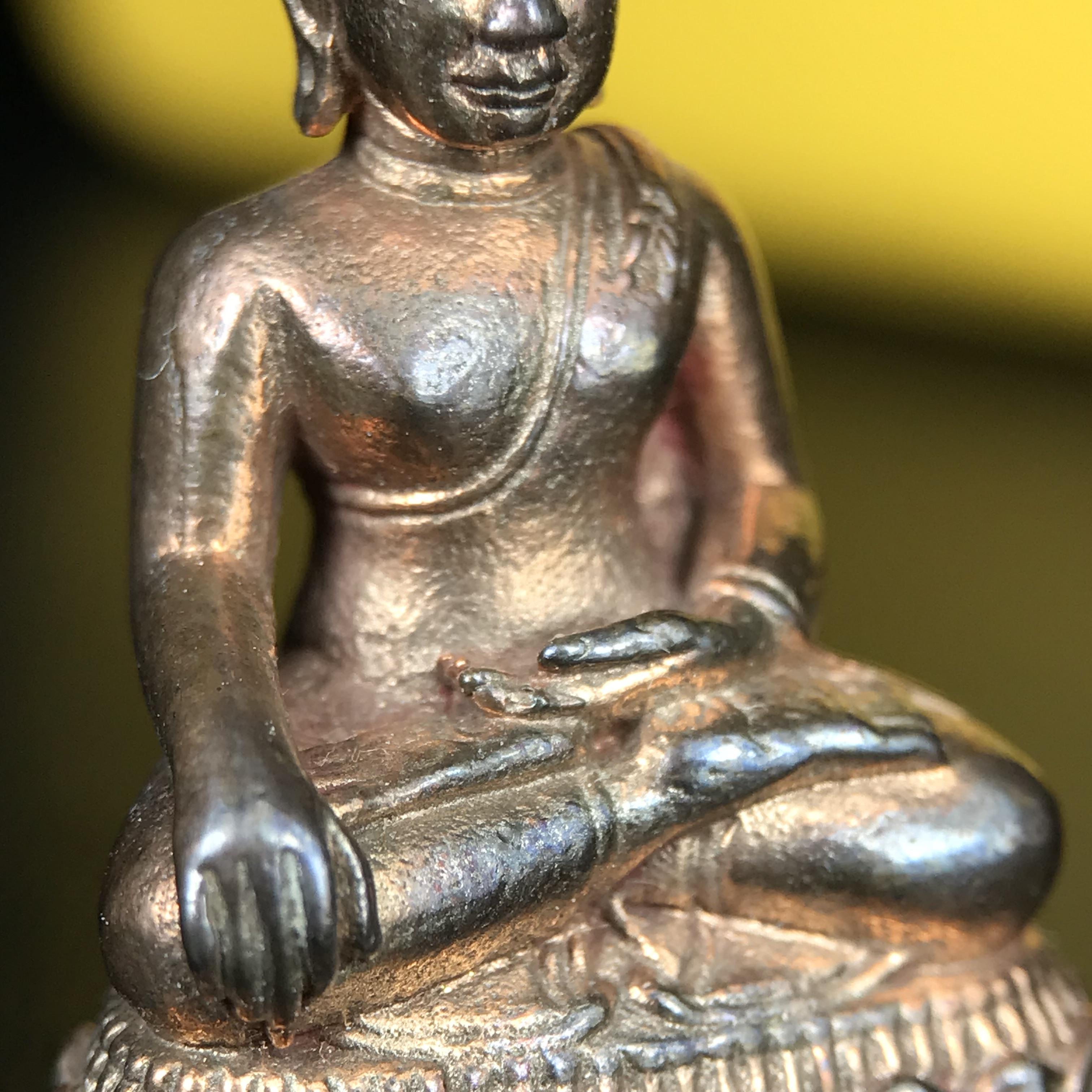 พระกริ่งพระพุทธนรสีห์ จปร.+ภปร. ครบรอบ 100 ปี ธนาคารไทยพาณิชย์ ปี 2550 พระกริ่งเนื้อนวโลหะพิเศษ(หล่อในพิธีเททอง)(หายาก)(พุทธศิลป์งดงาม)ด้านหน้าฐานประดับด้วยตราสัญลักษณ์ "จปร" และ "ภปร" (องค์เทหล่อในพิธีสร้างน้อย หายากมาก)1 ใน 1000 องค์